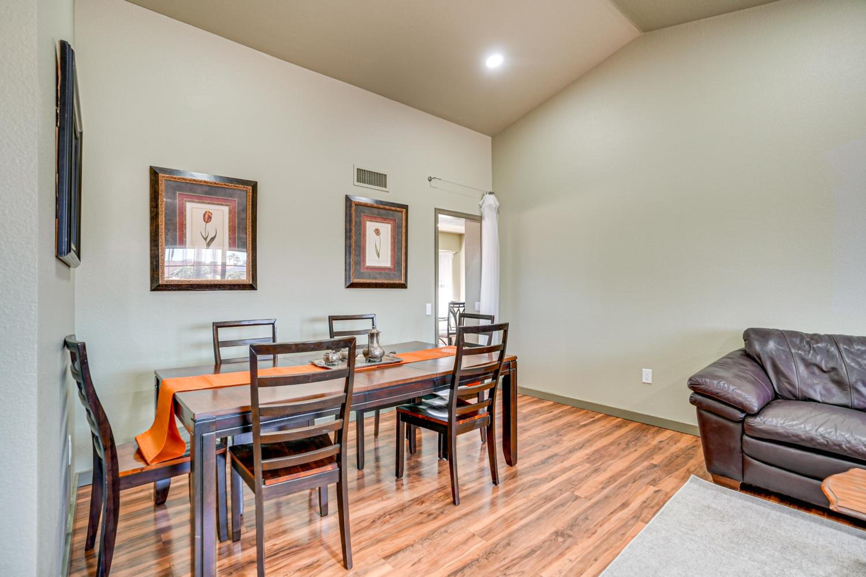 Families Welcome! Dog-Friendly Glendale Home