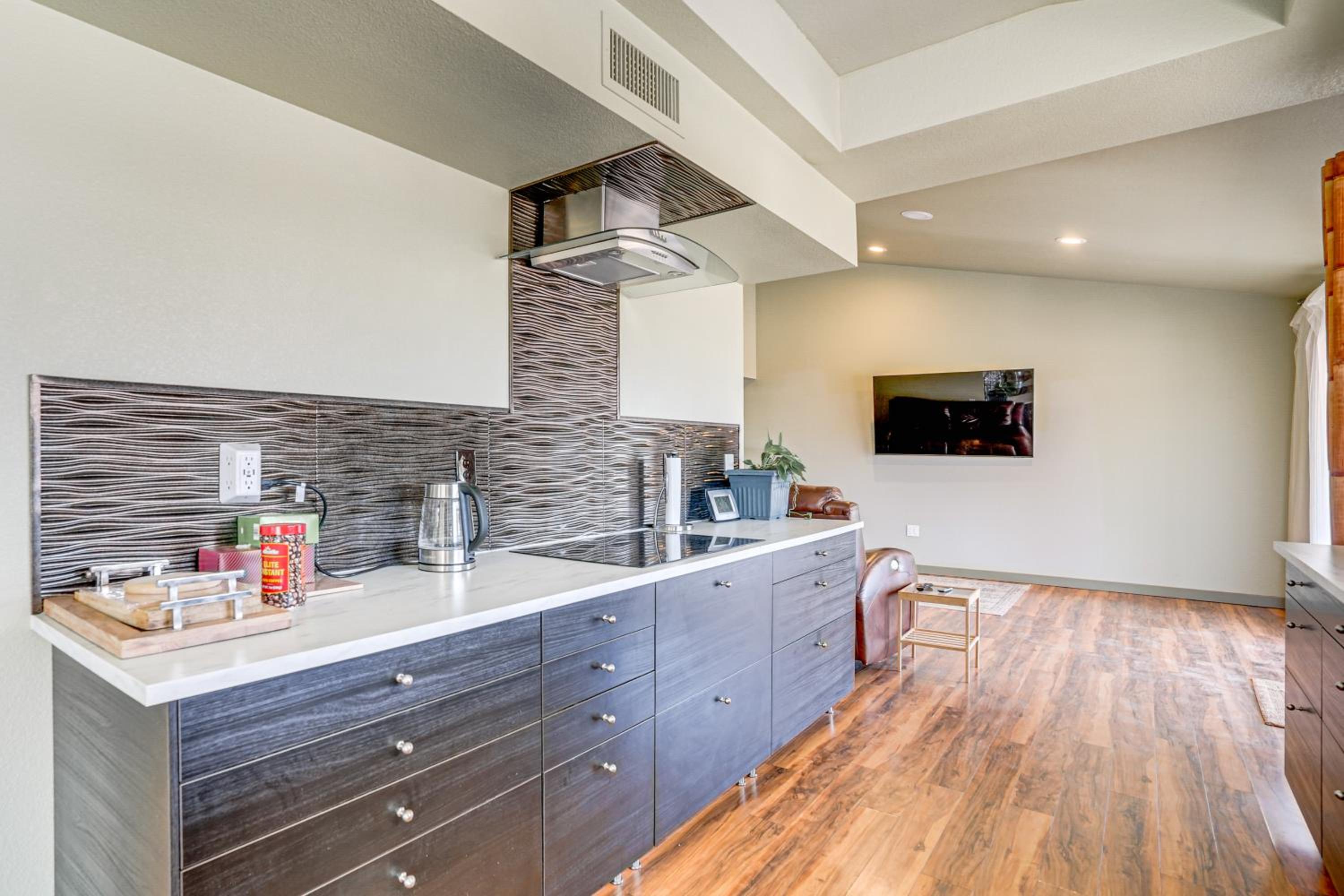 Families Welcome! Dog-Friendly Glendale Home