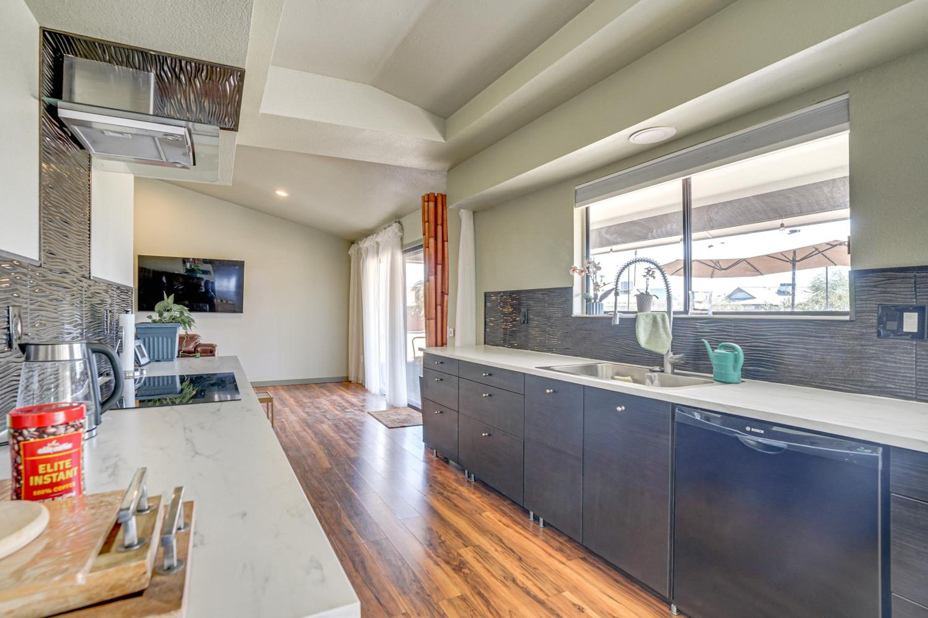 Families Welcome! Dog-Friendly Glendale Home