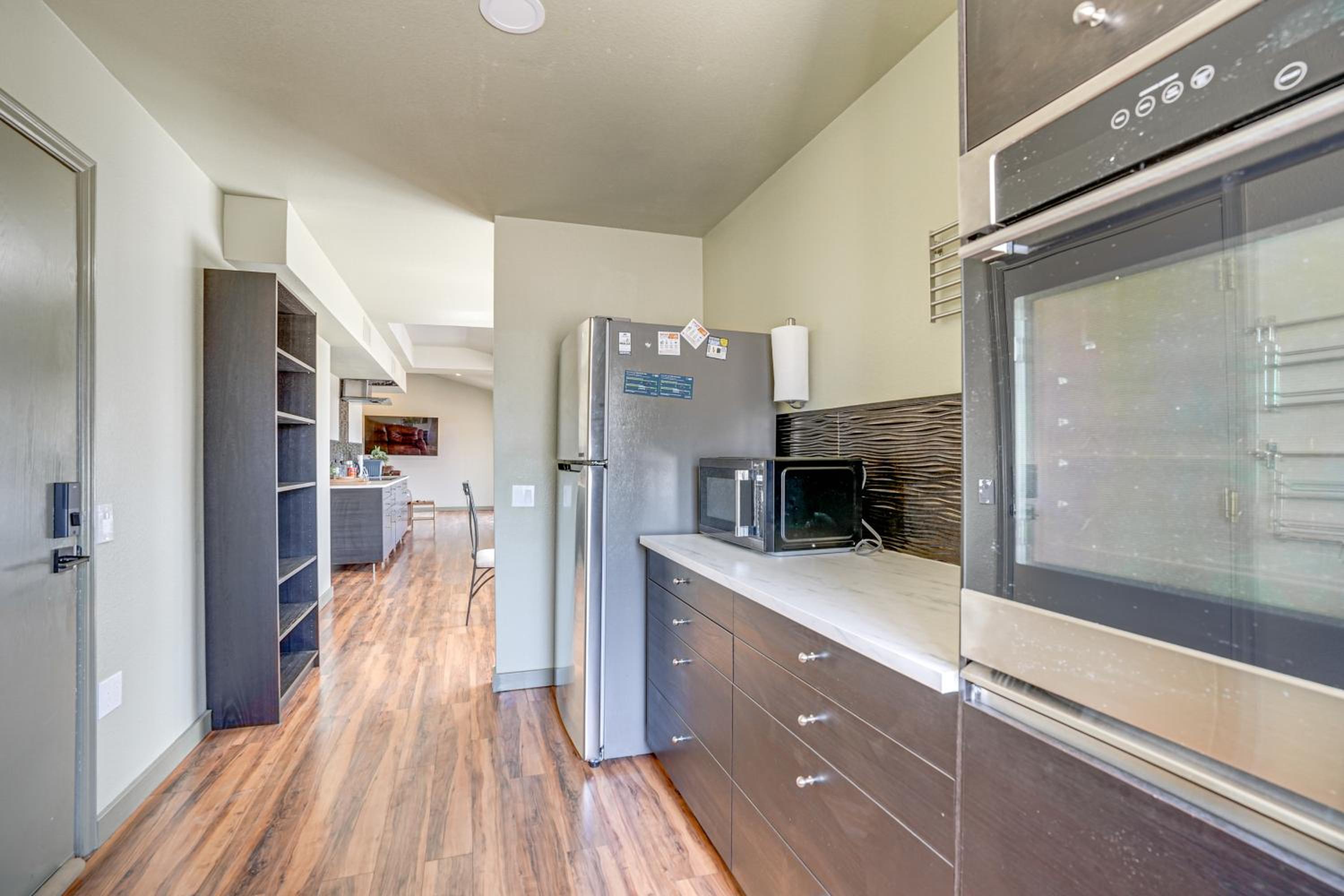Families Welcome! Dog-Friendly Glendale Home