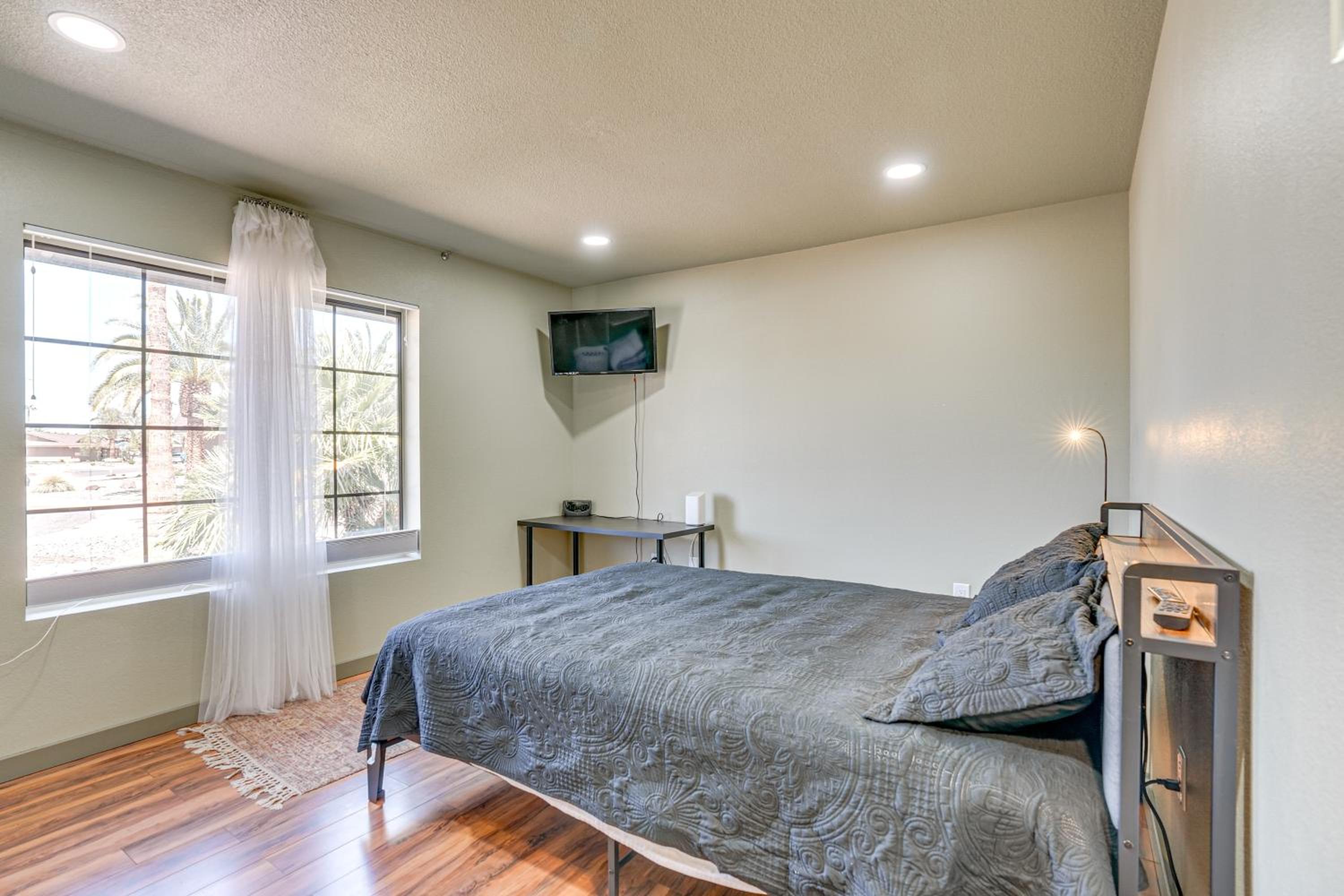 Families Welcome! Dog-Friendly Glendale Home