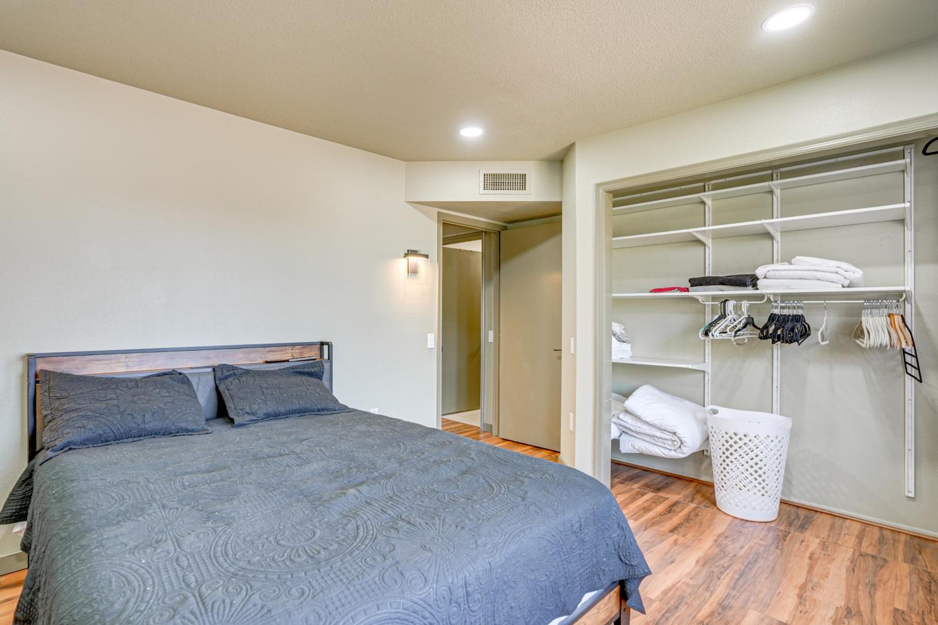 Families Welcome! Dog-Friendly Glendale Home