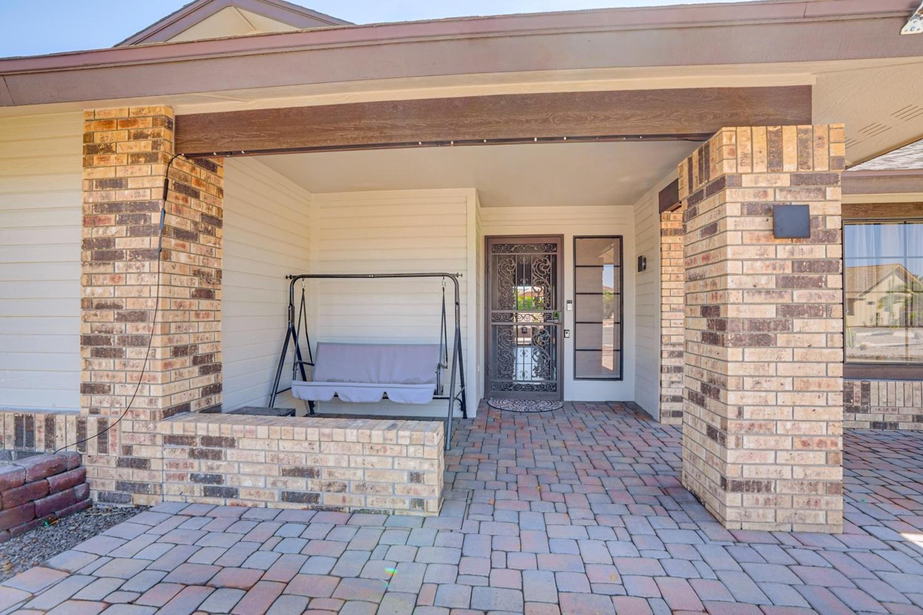 Families Welcome! Dog-Friendly Glendale Home