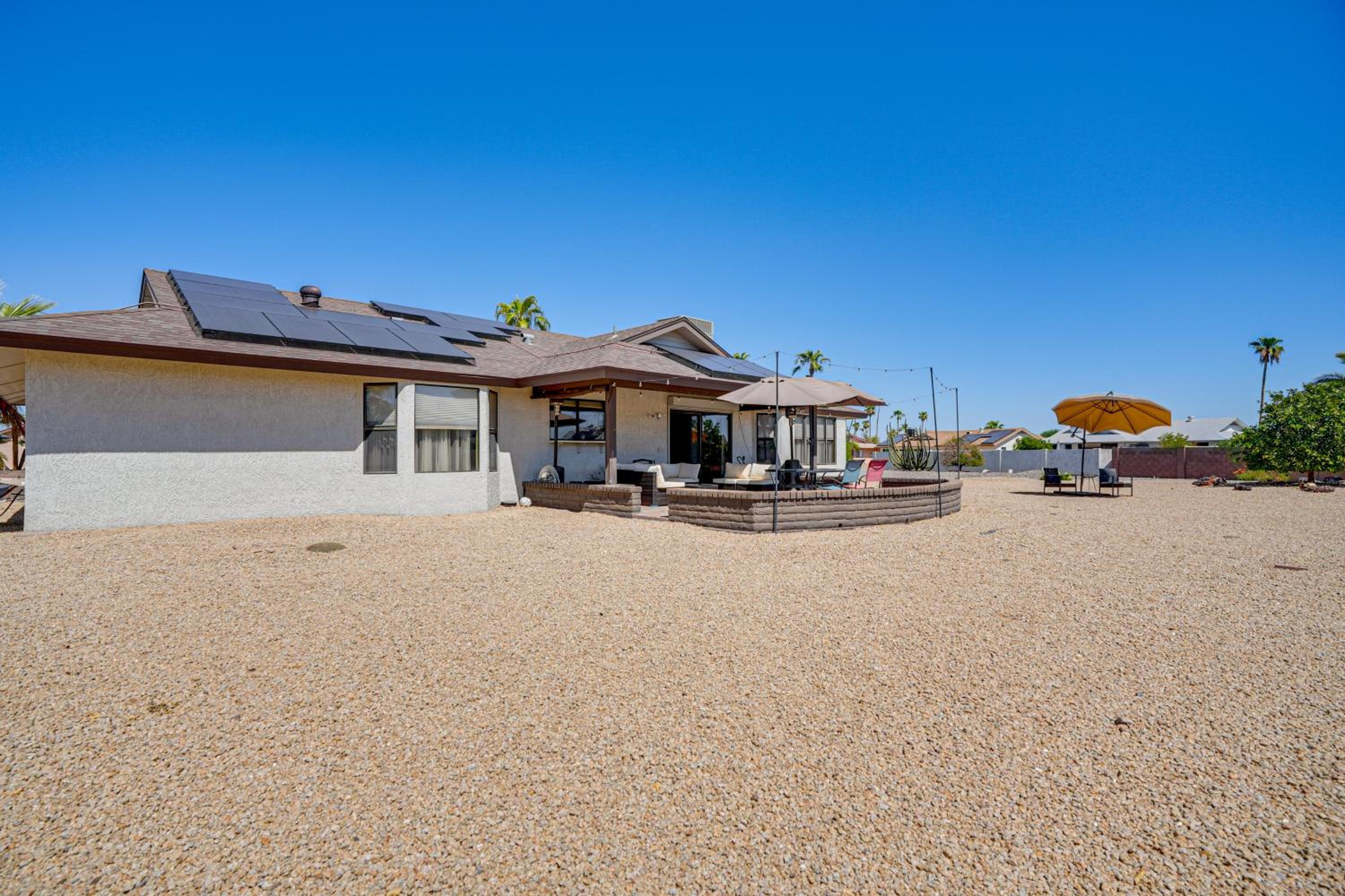 Families Welcome! Dog-Friendly Glendale Home