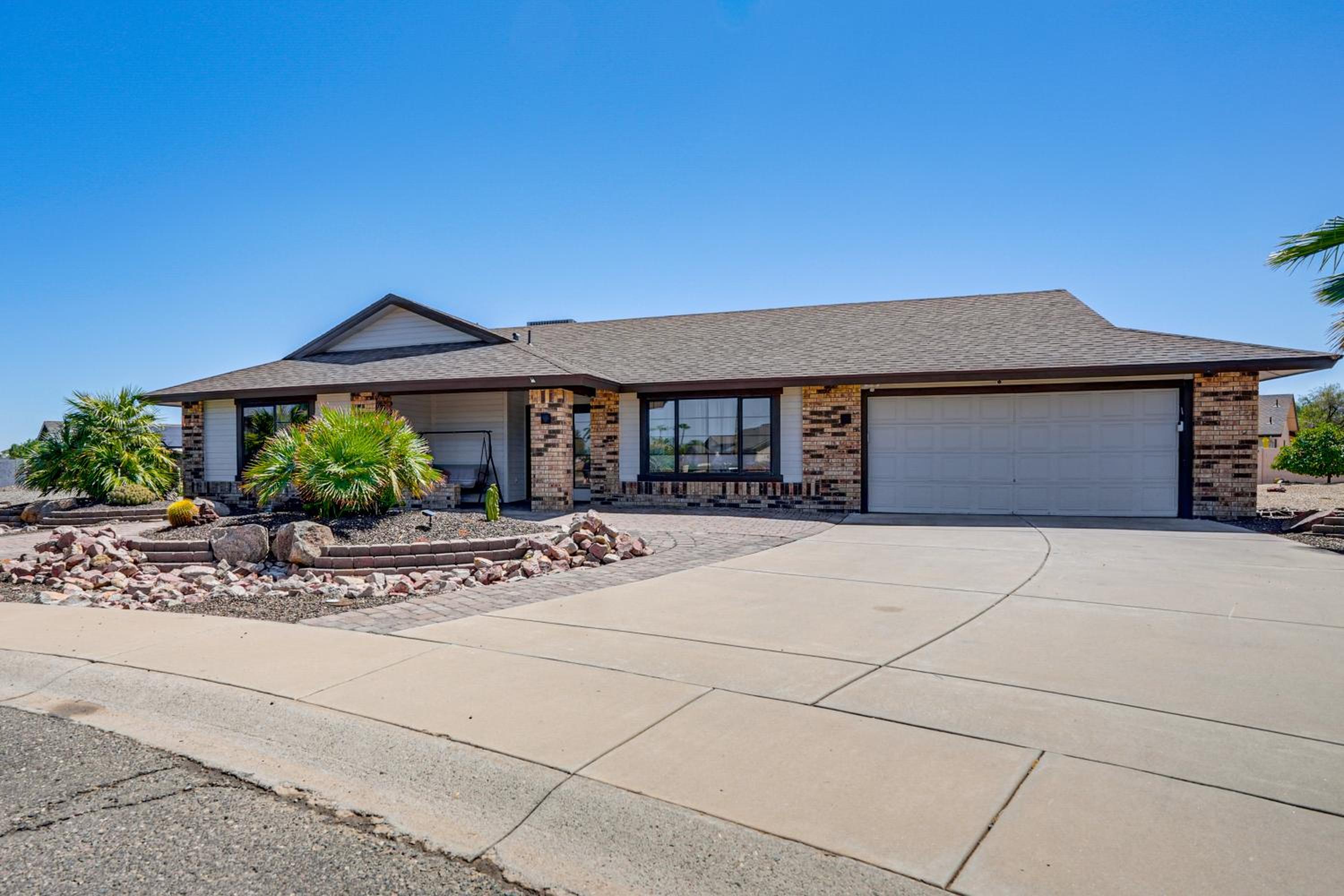 Families Welcome! Dog-Friendly Glendale Home