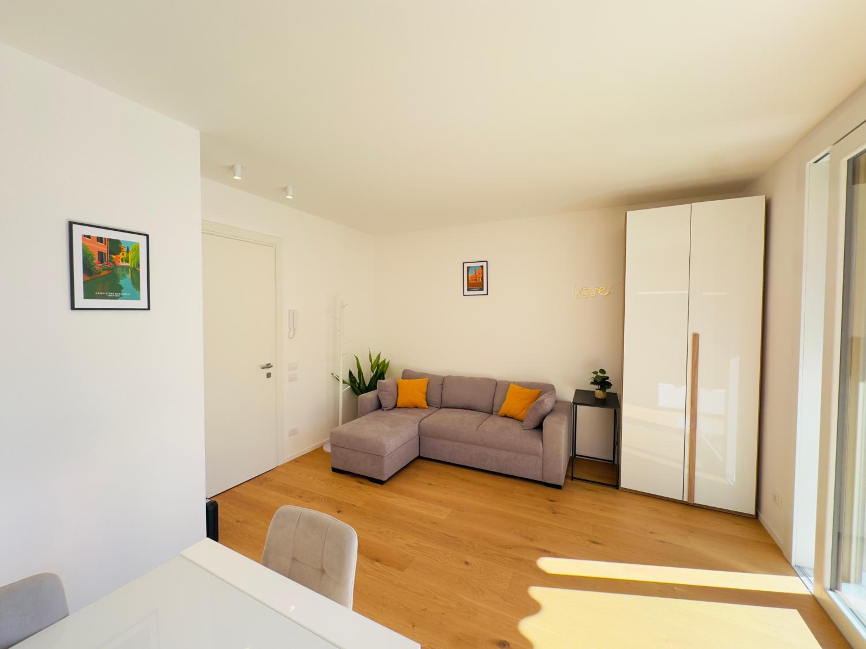 Modern penthouse in Treviso with terrace and garage