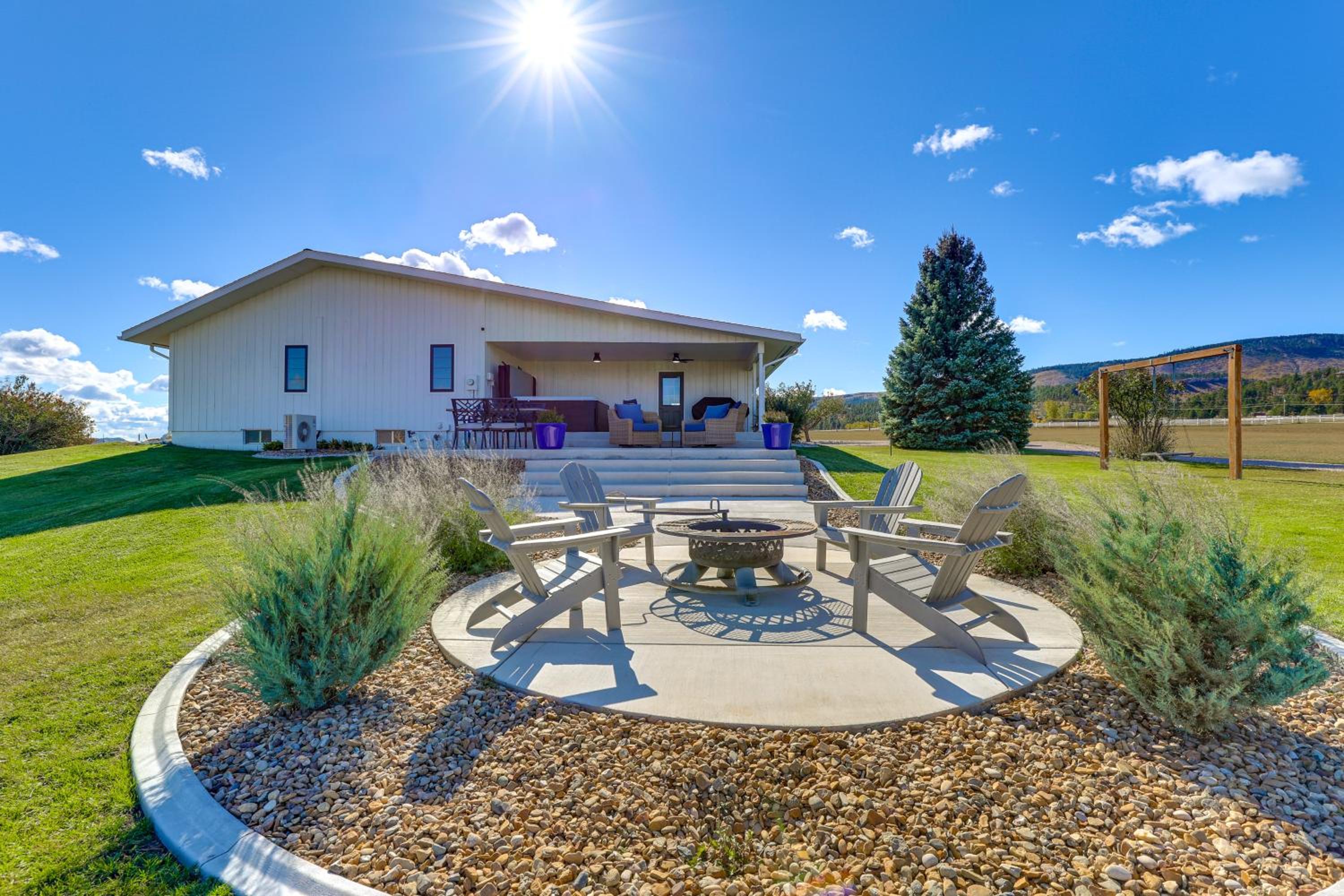 Mtn Views, Hot Tub and Fire Pit Black Hills Retreat