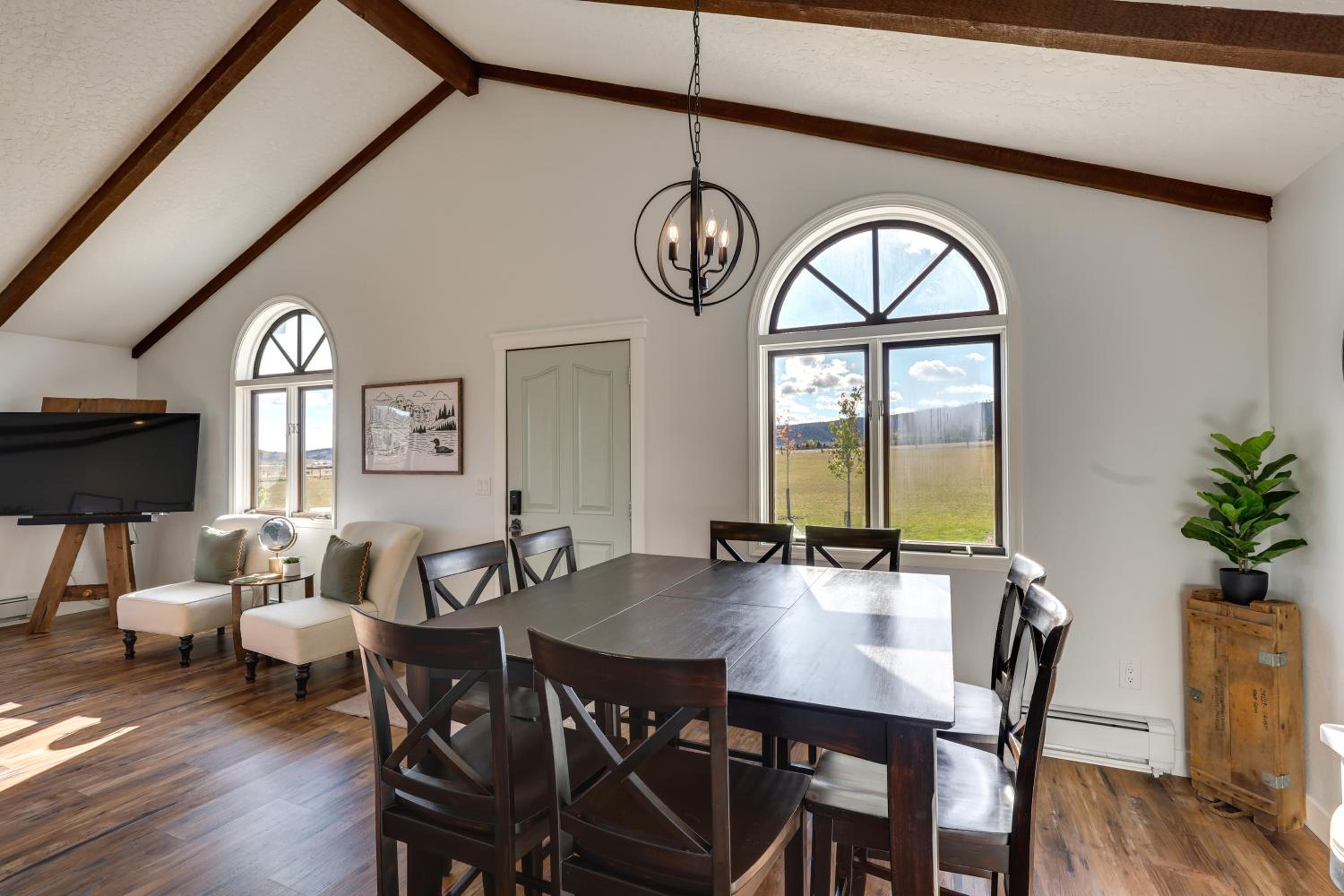 Mtn Views, Hot Tub and Fire Pit Black Hills Retreat