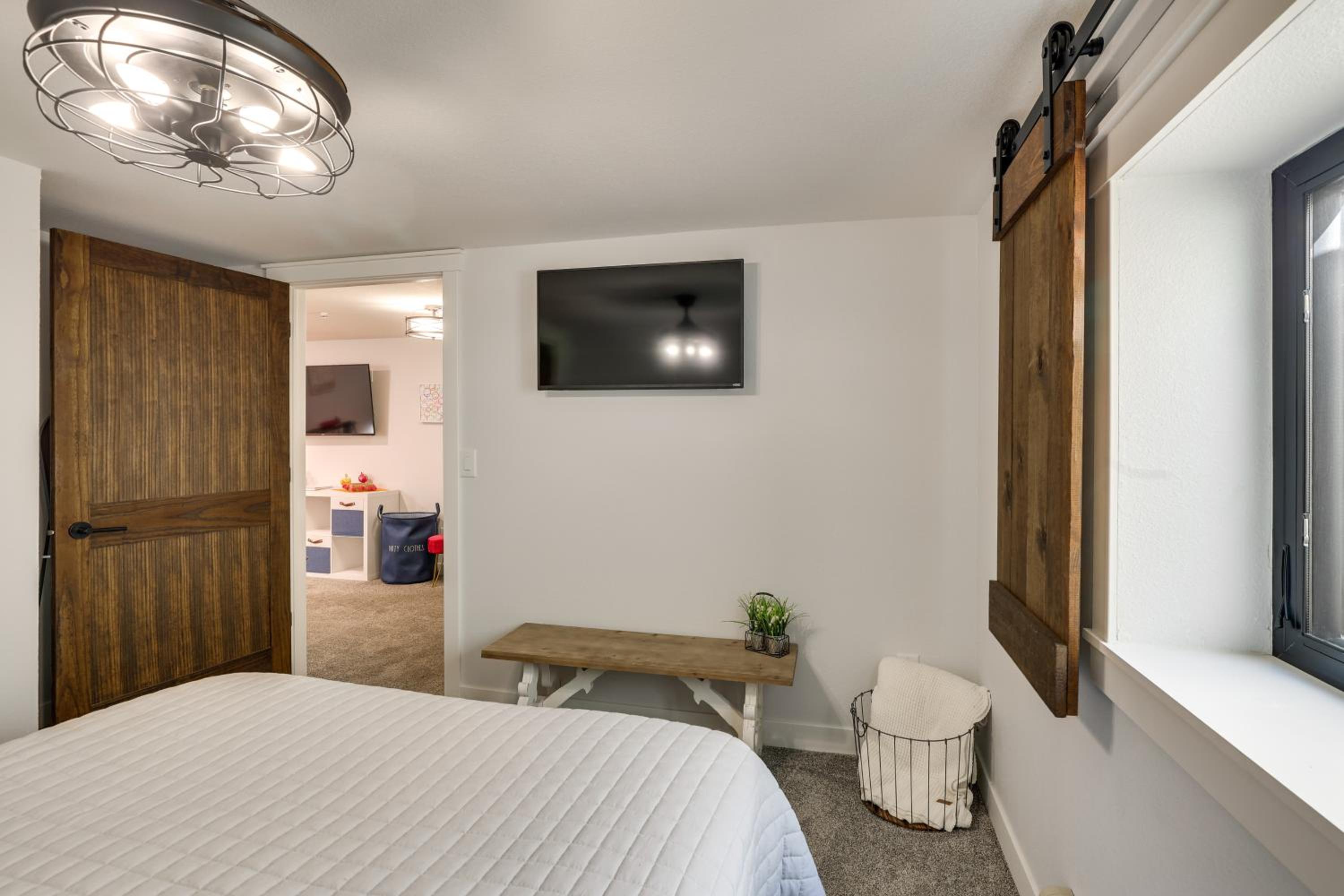 Mtn Views, Hot Tub and Fire Pit Black Hills Retreat