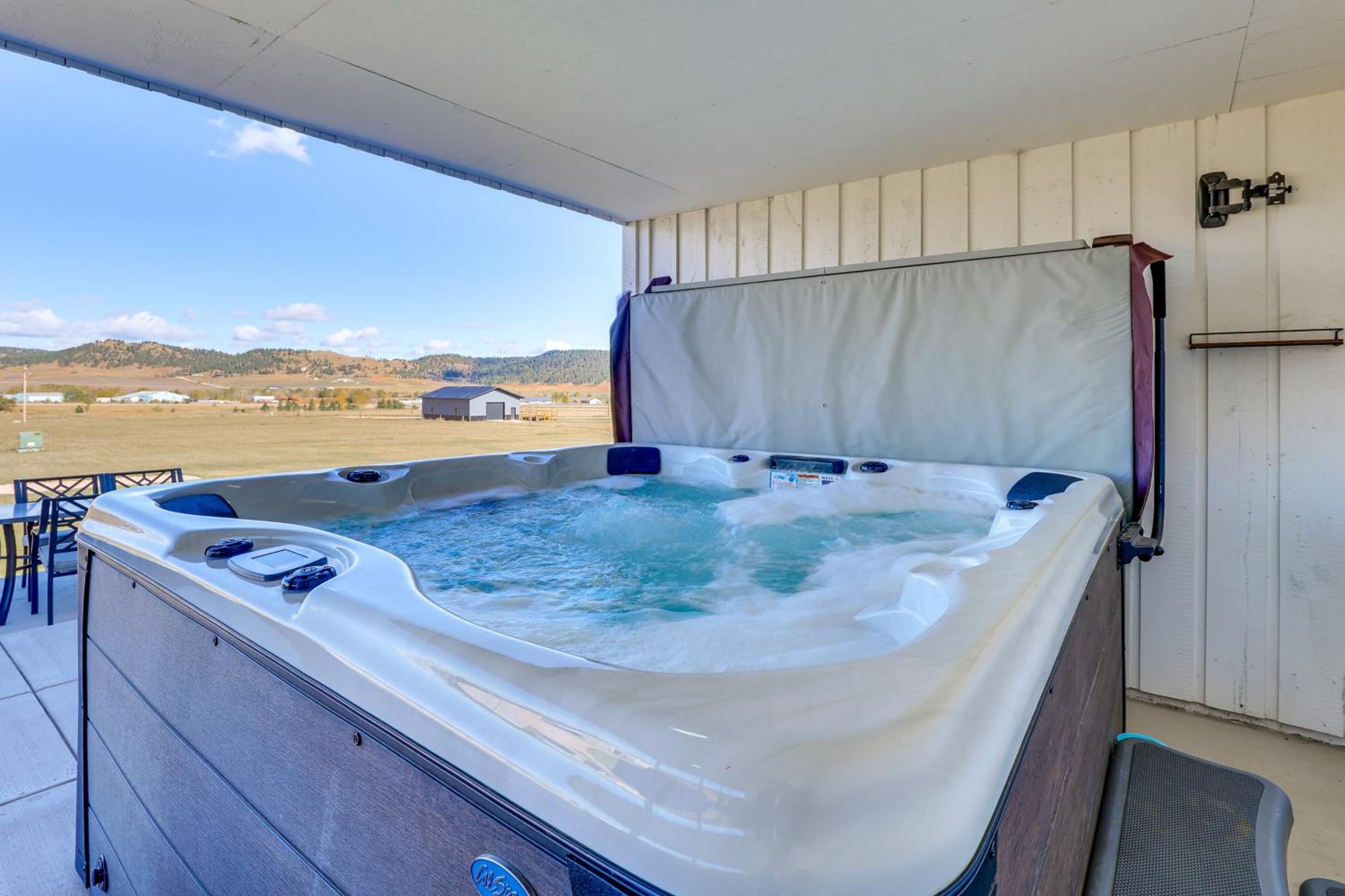 Mtn Views, Hot Tub and Fire Pit Black Hills Retreat