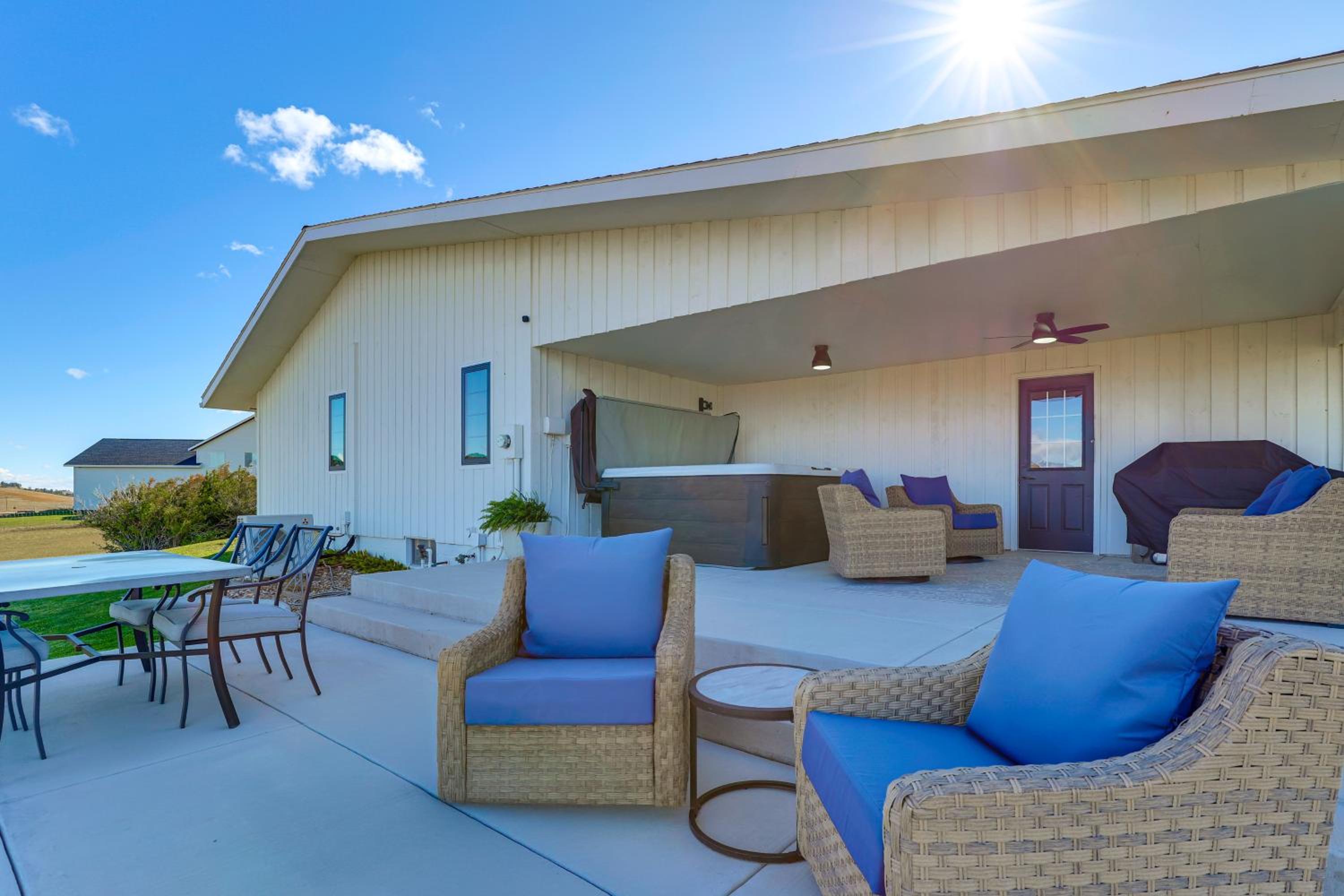 Mtn Views, Hot Tub and Fire Pit Black Hills Retreat