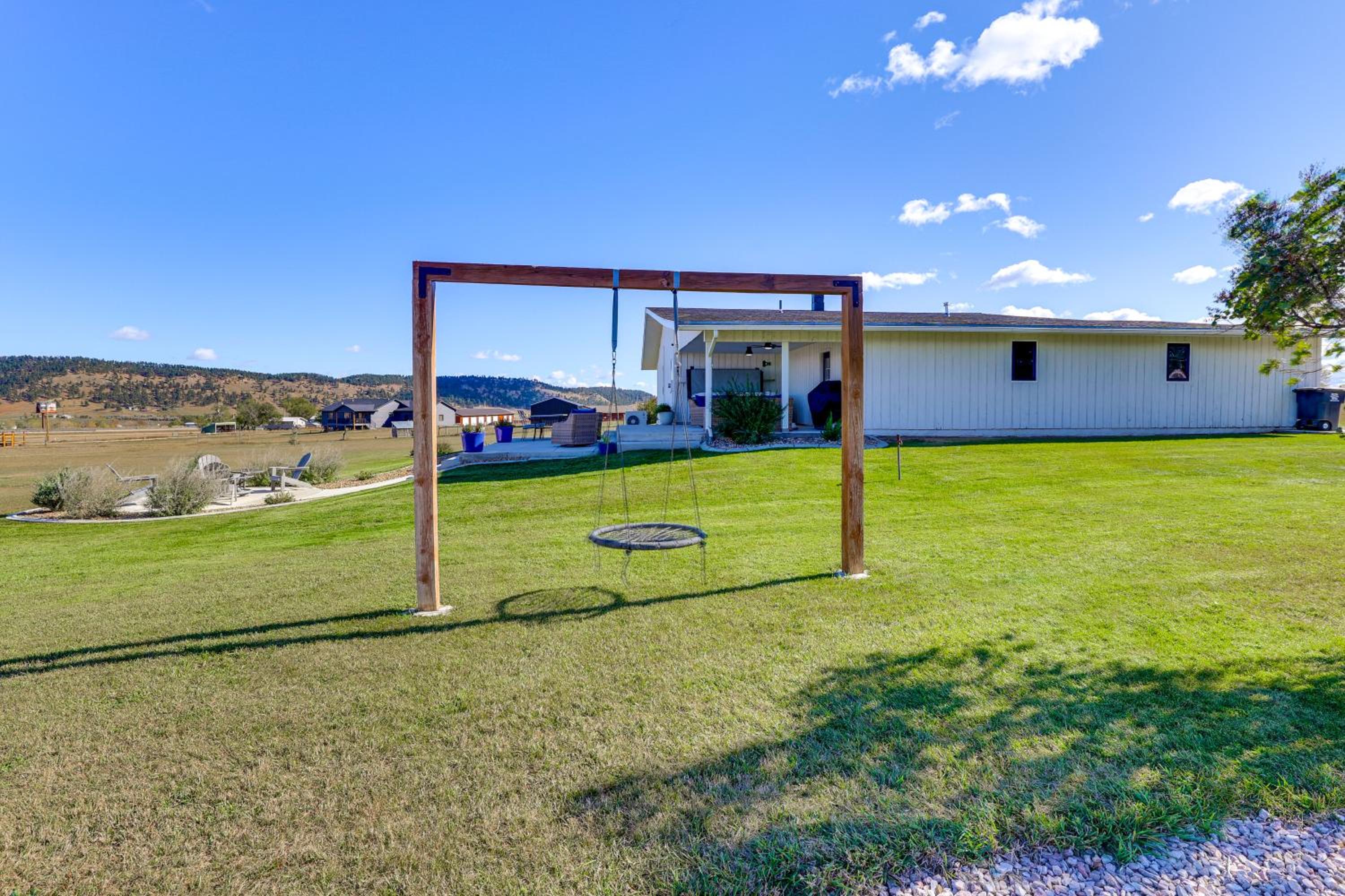 Mtn Views, Hot Tub and Fire Pit Black Hills Retreat