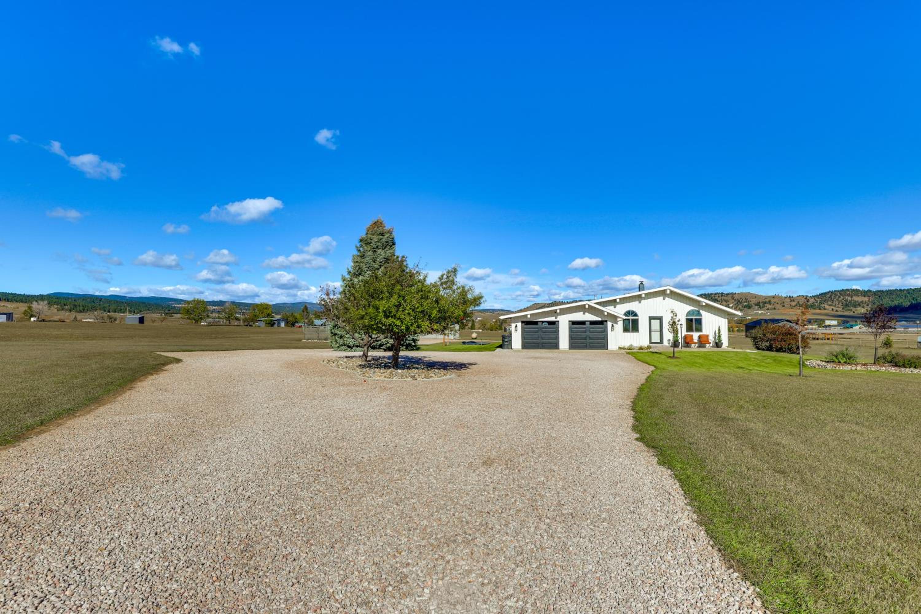 Mtn Views, Hot Tub and Fire Pit Black Hills Retreat