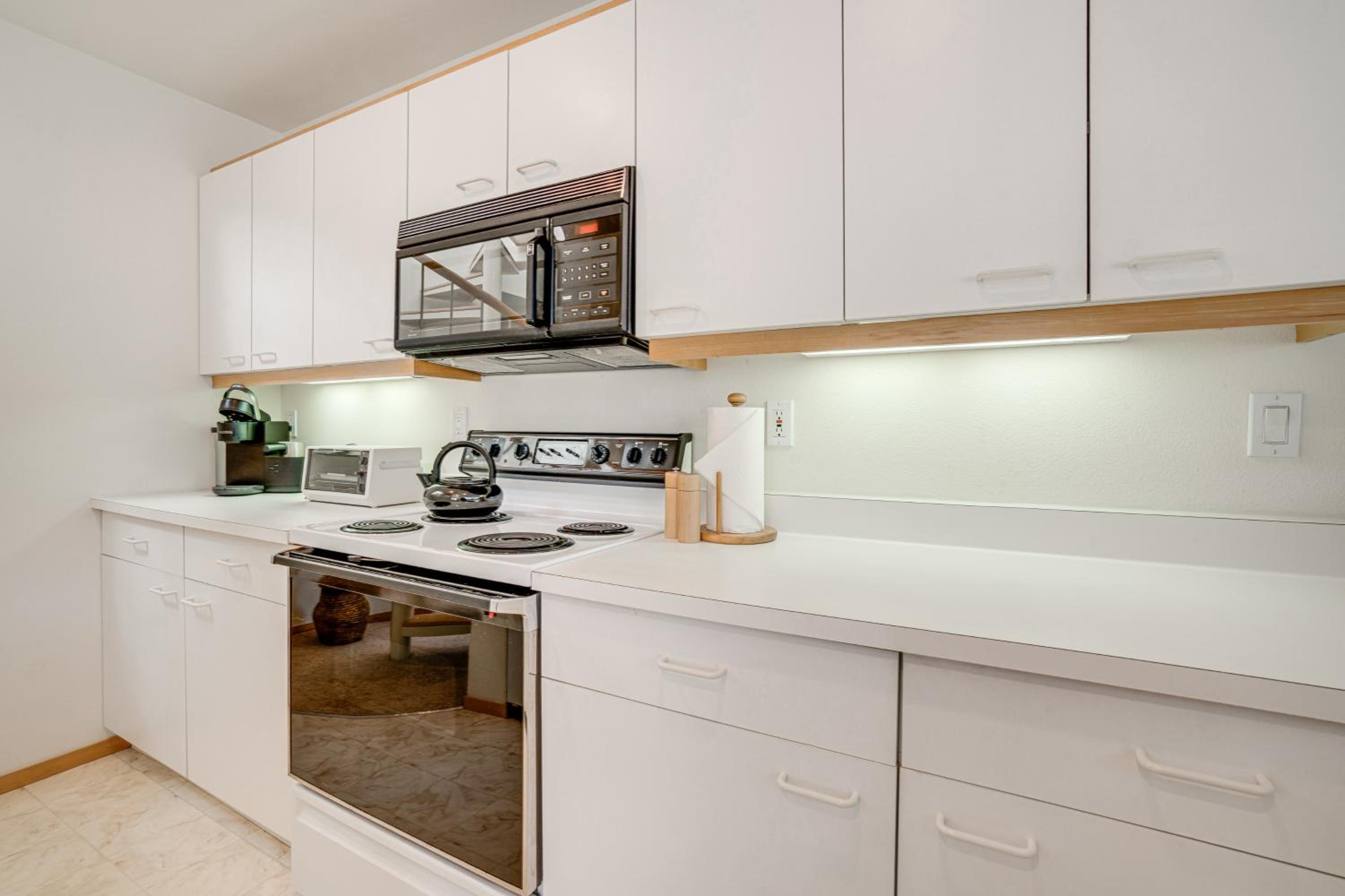 Mtn-View Deck, Workspace! Walkable Frisco Condo