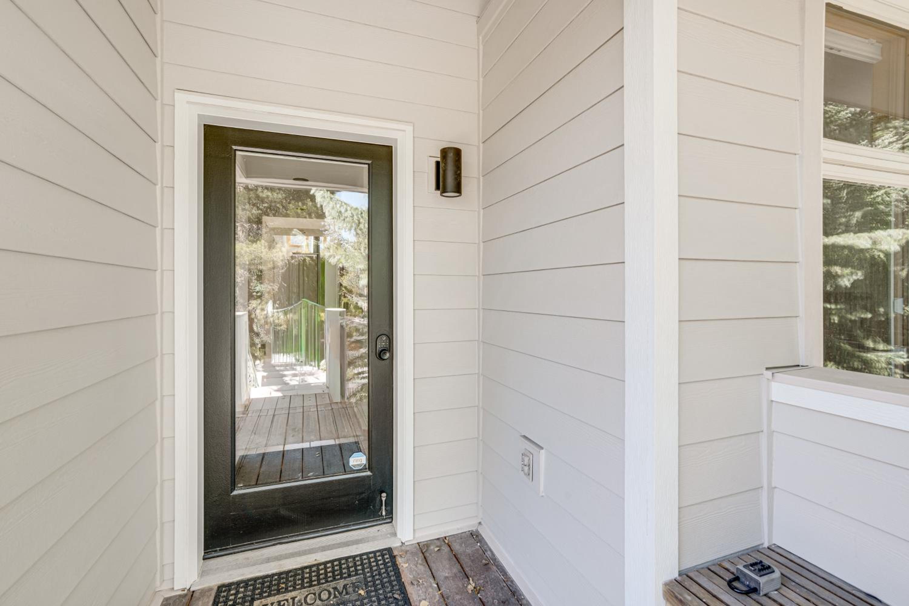 Mtn-View Deck, Workspace! Walkable Frisco Condo