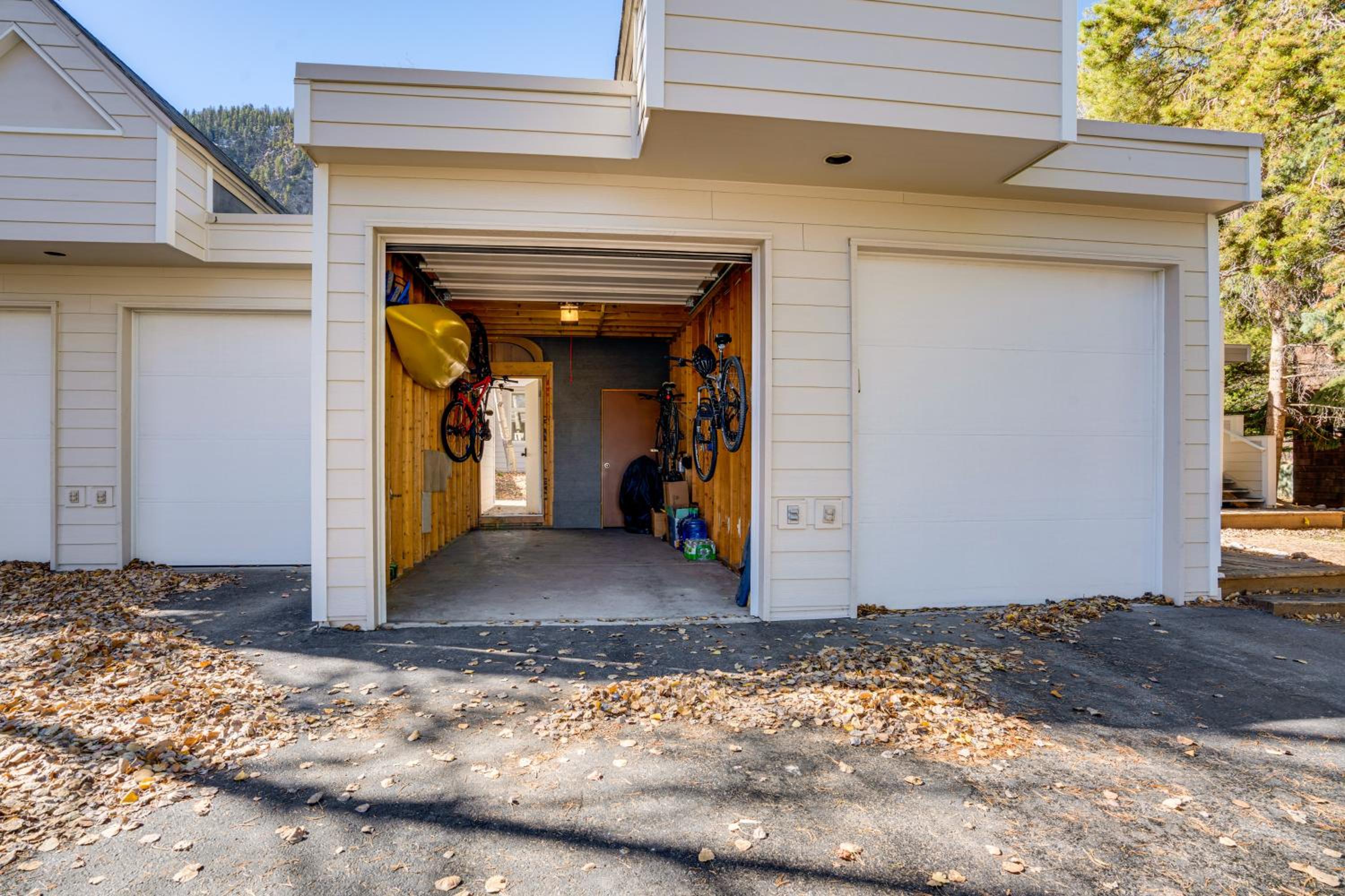 Mtn-View Deck, Workspace! Walkable Frisco Condo