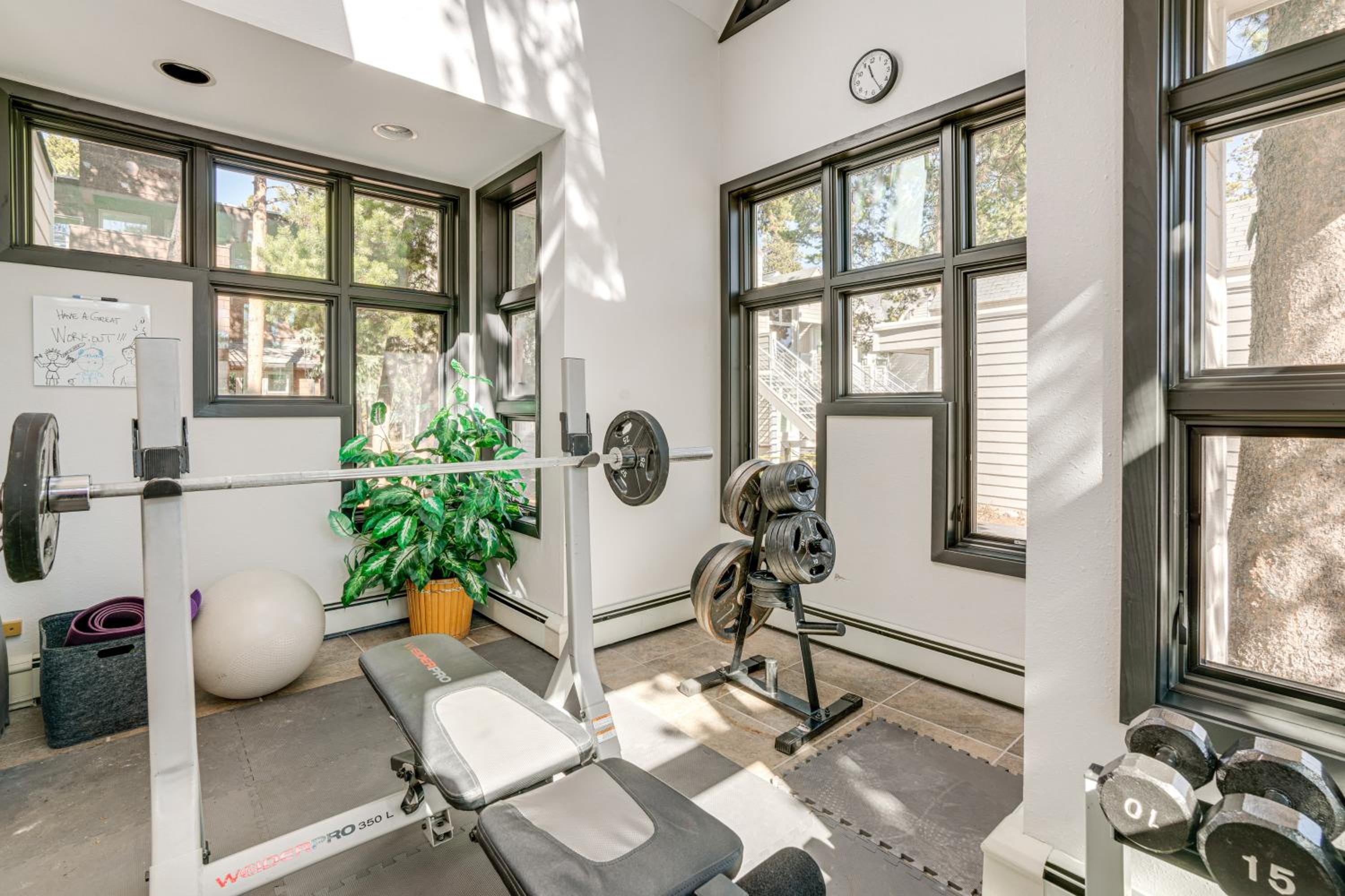 Mtn-View Deck, Workspace! Walkable Frisco Condo