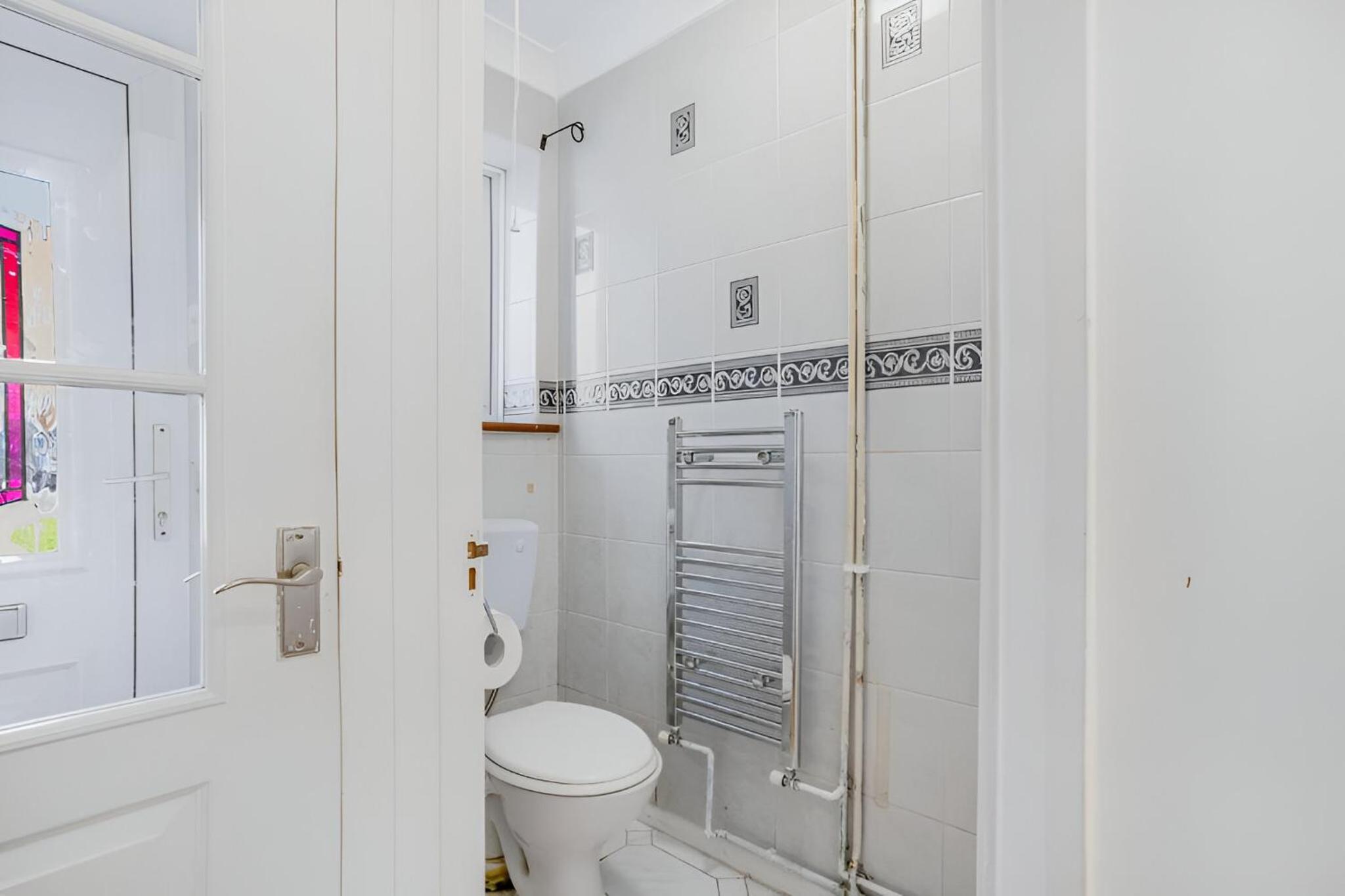 5-Bed House with Garden Near Warner Bros Studios
