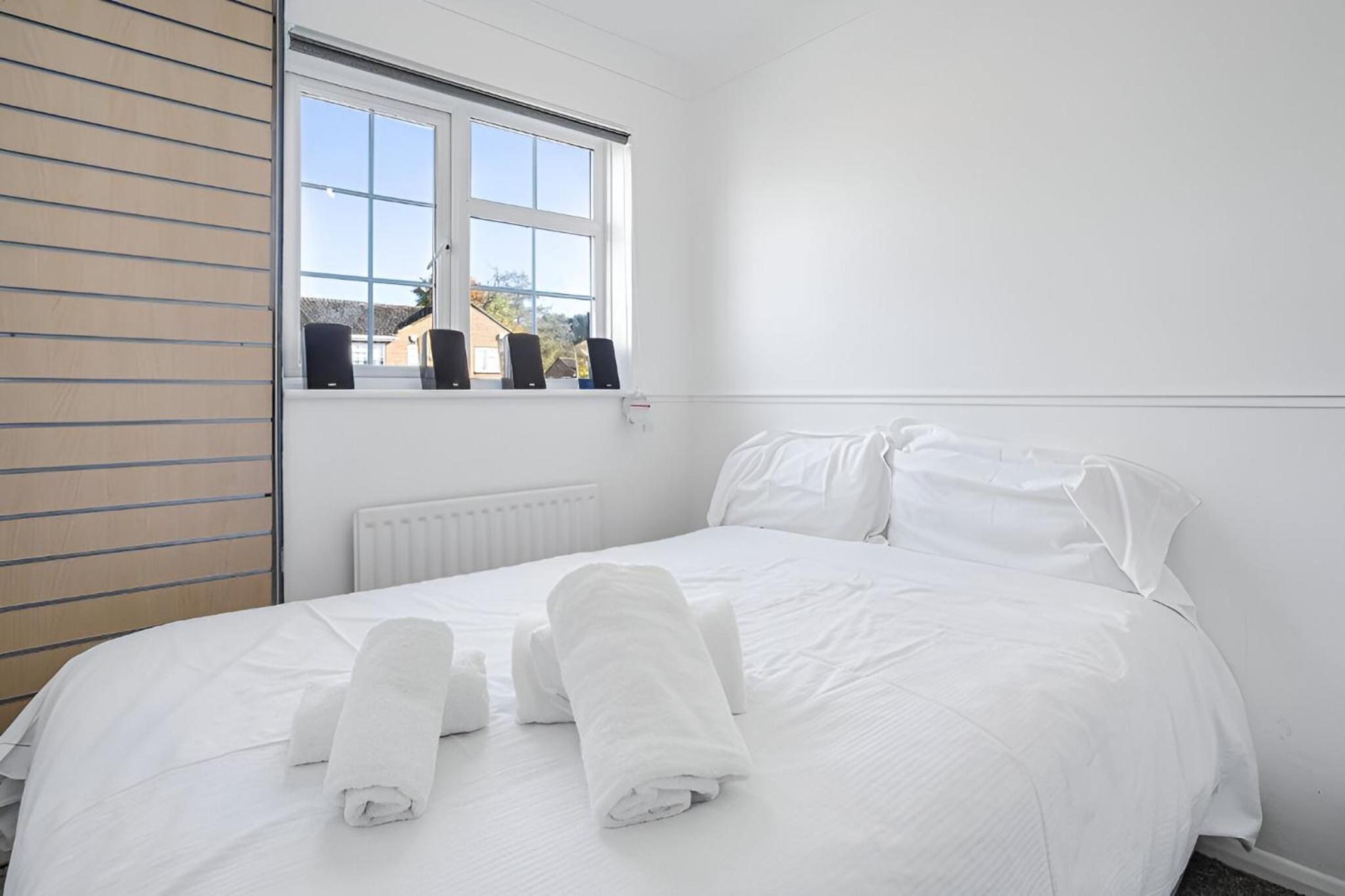5-Bed House with Garden Near Warner Bros Studios
