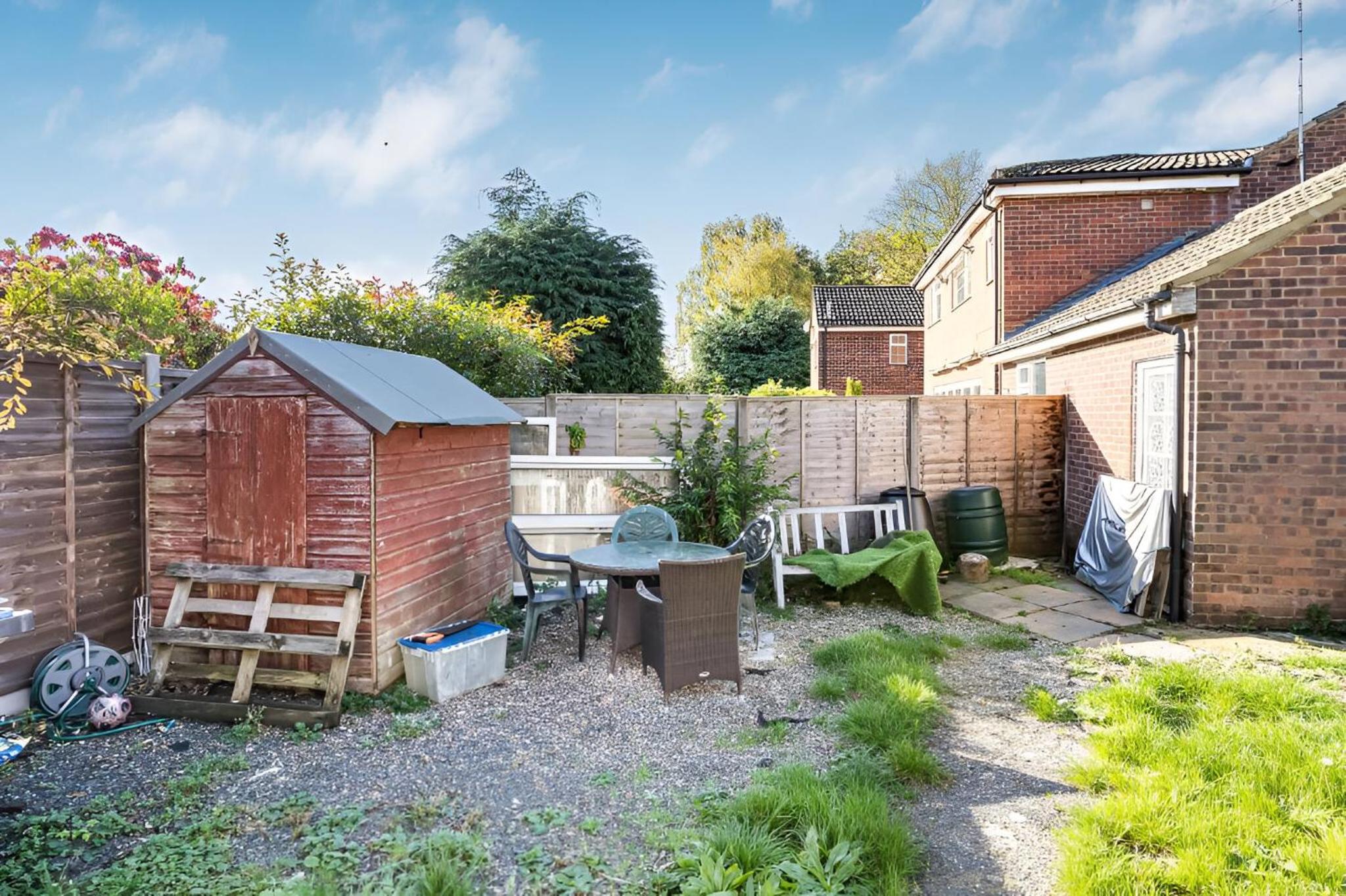 5-Bed House with Garden Near Warner Bros Studios