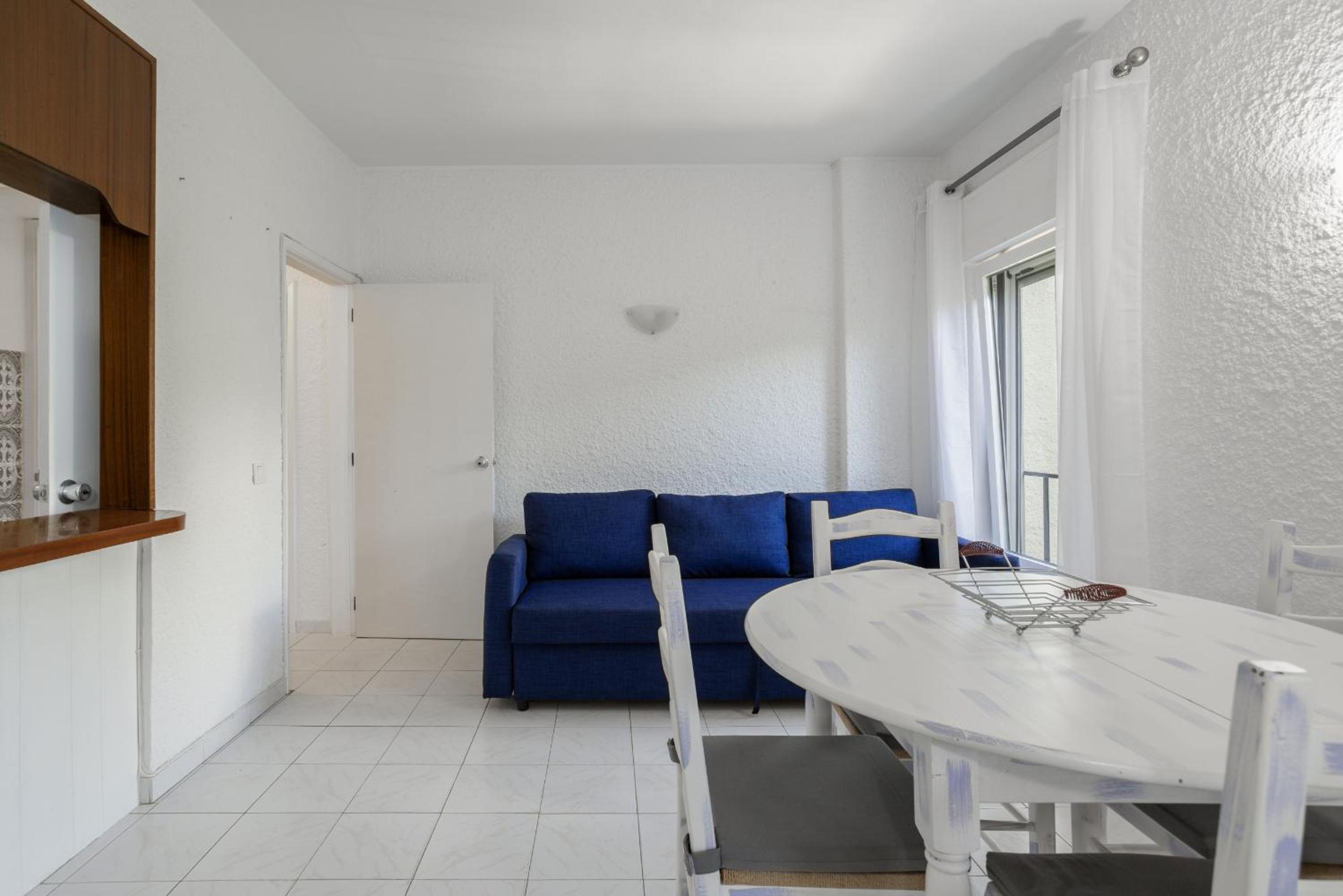 Sun & Sea Flat in Quarteira - Cozy Apartment Close to the Beach, by Hopstays