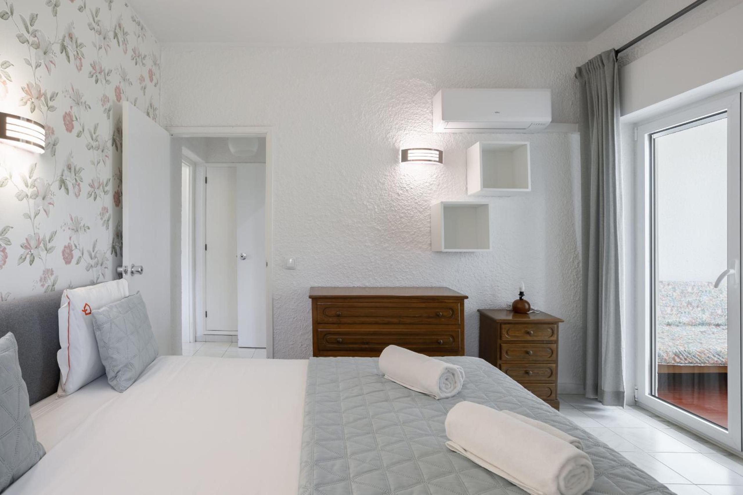 Sun & Sea Flat in Quarteira - Cozy Apartment Close to the Beach, by Hopstays