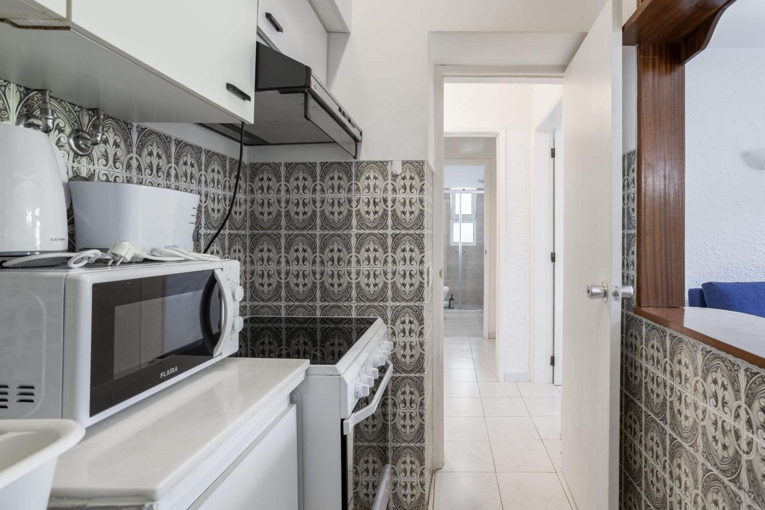 Sun & Sea Flat in Quarteira - Cozy Apartment Close to the Beach, by Hopstays