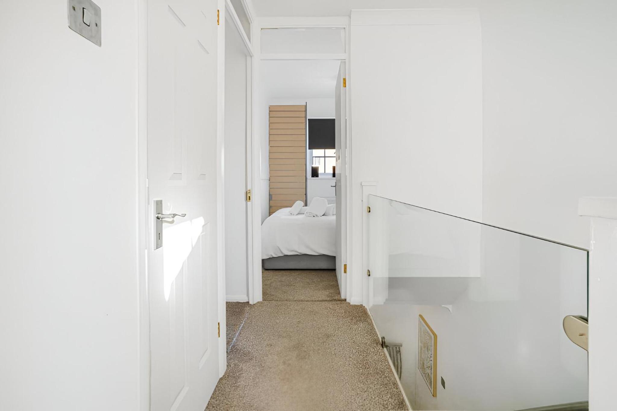 5-Bed House with Garden Near Warner Bros Studios