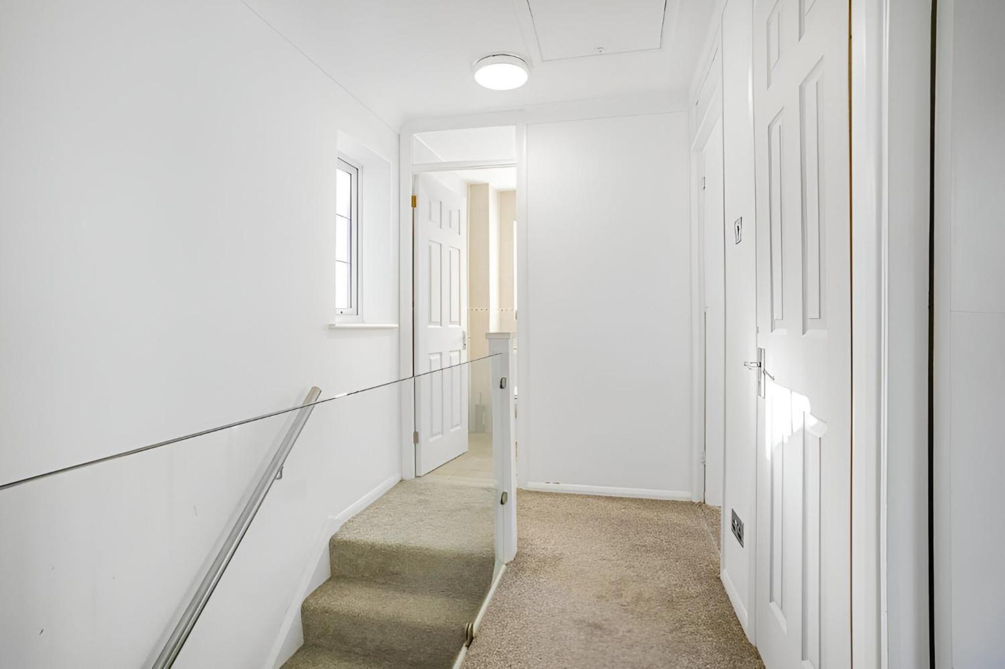5-Bed House with Garden Near Warner Bros Studios