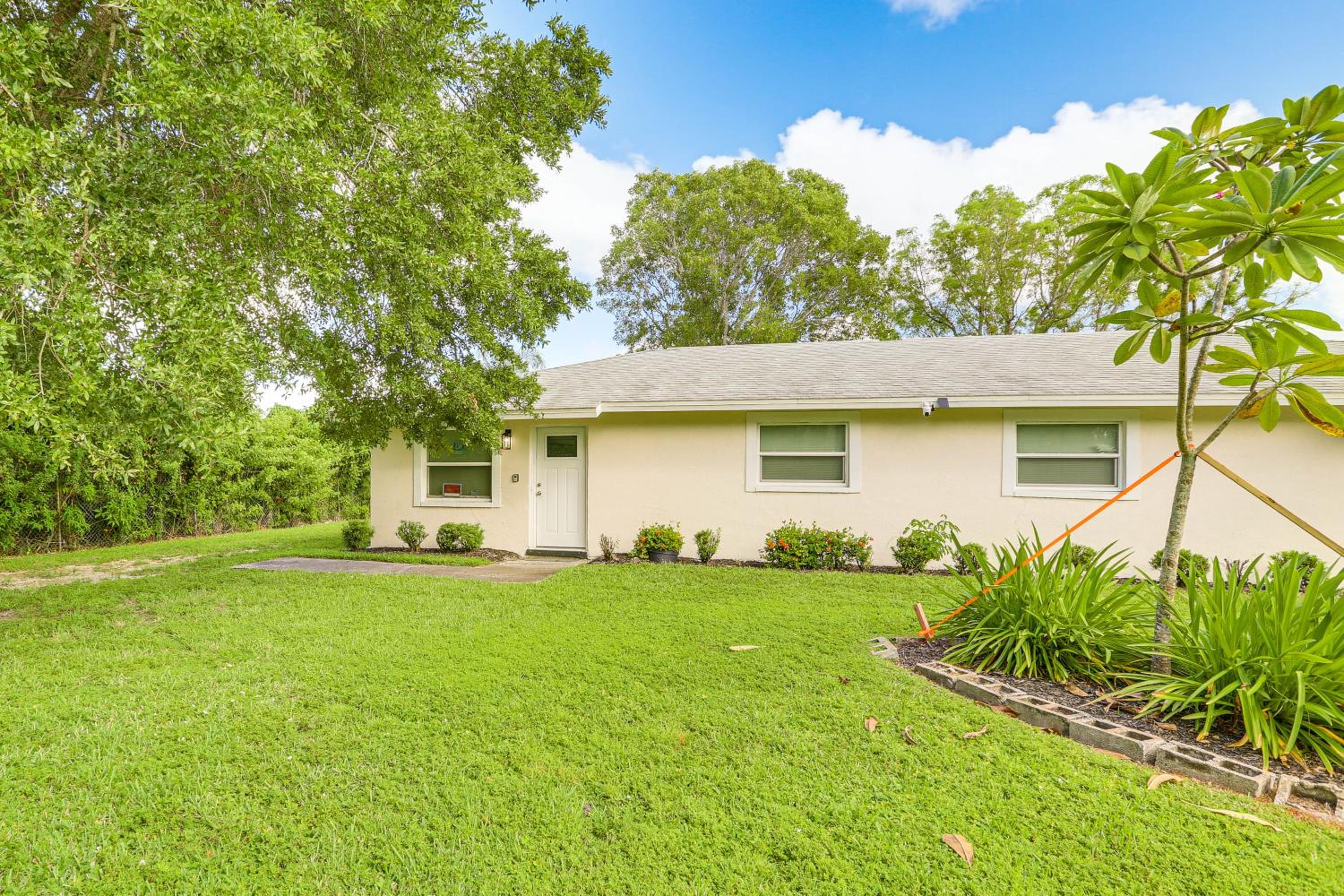 Pet-Friendly Duplex with Front Yard in Fort Myers!