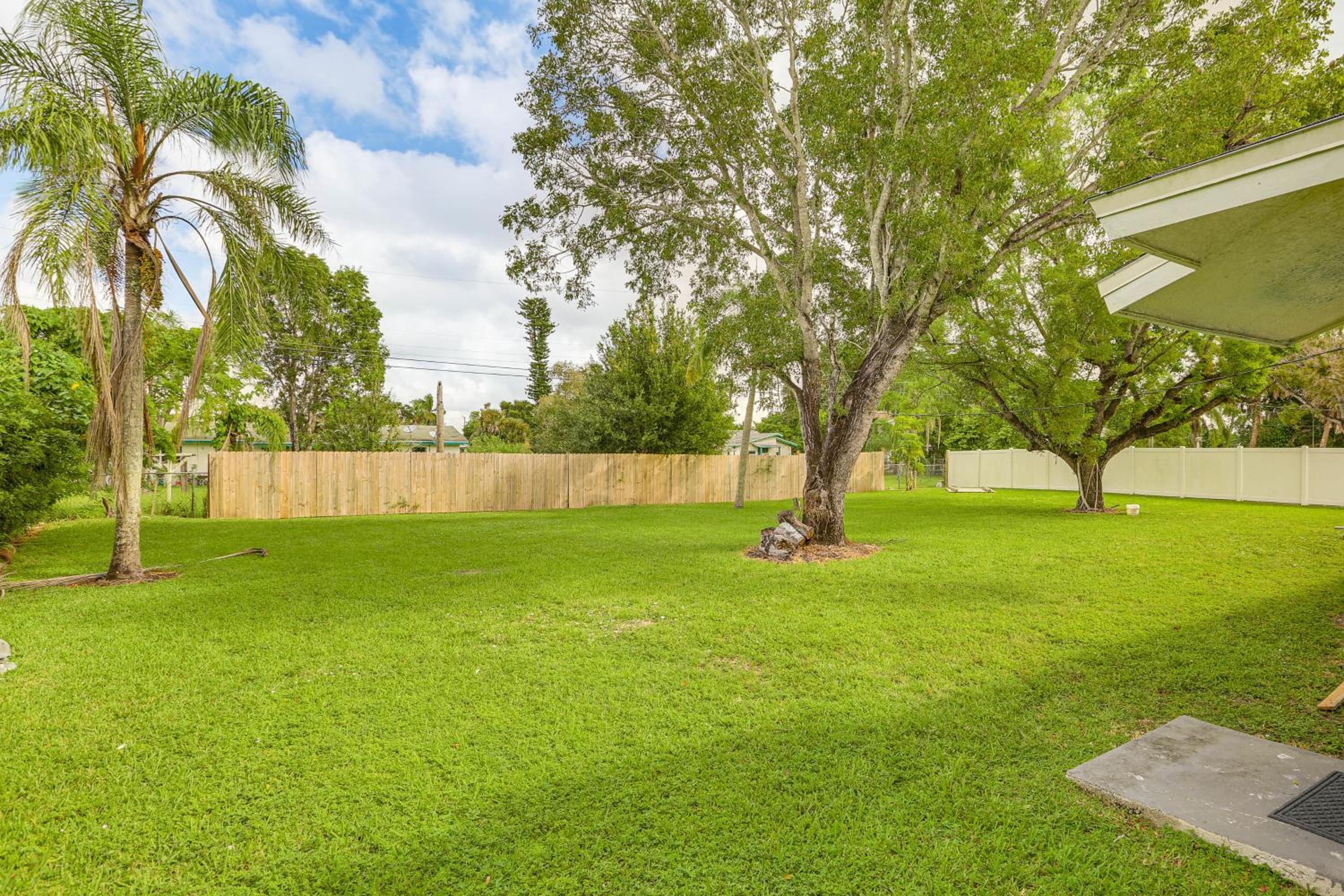 Pet-Friendly Duplex with Front Yard in Fort Myers!