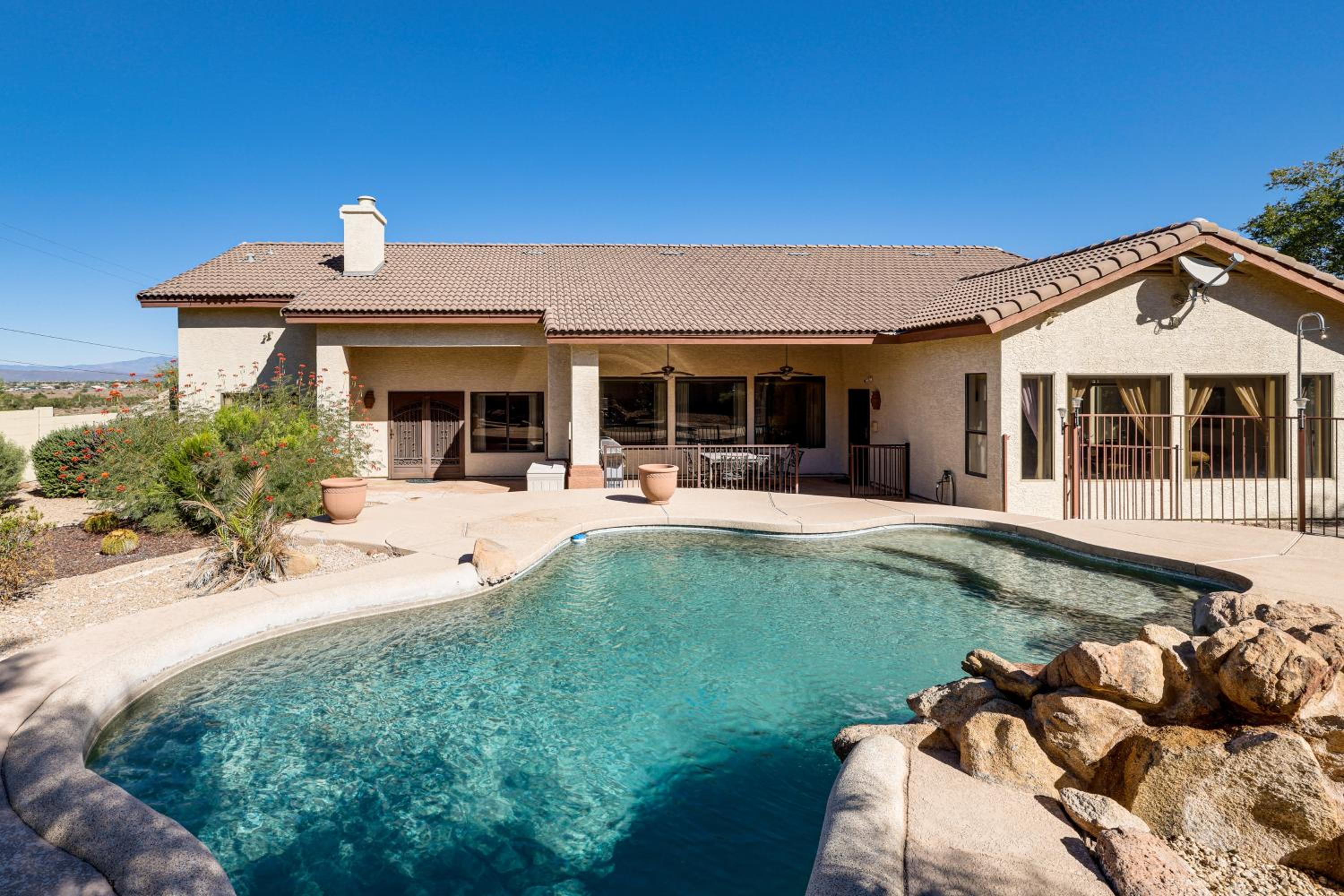 Groups Welcome! Home with Pool and Patio in N Phoenix