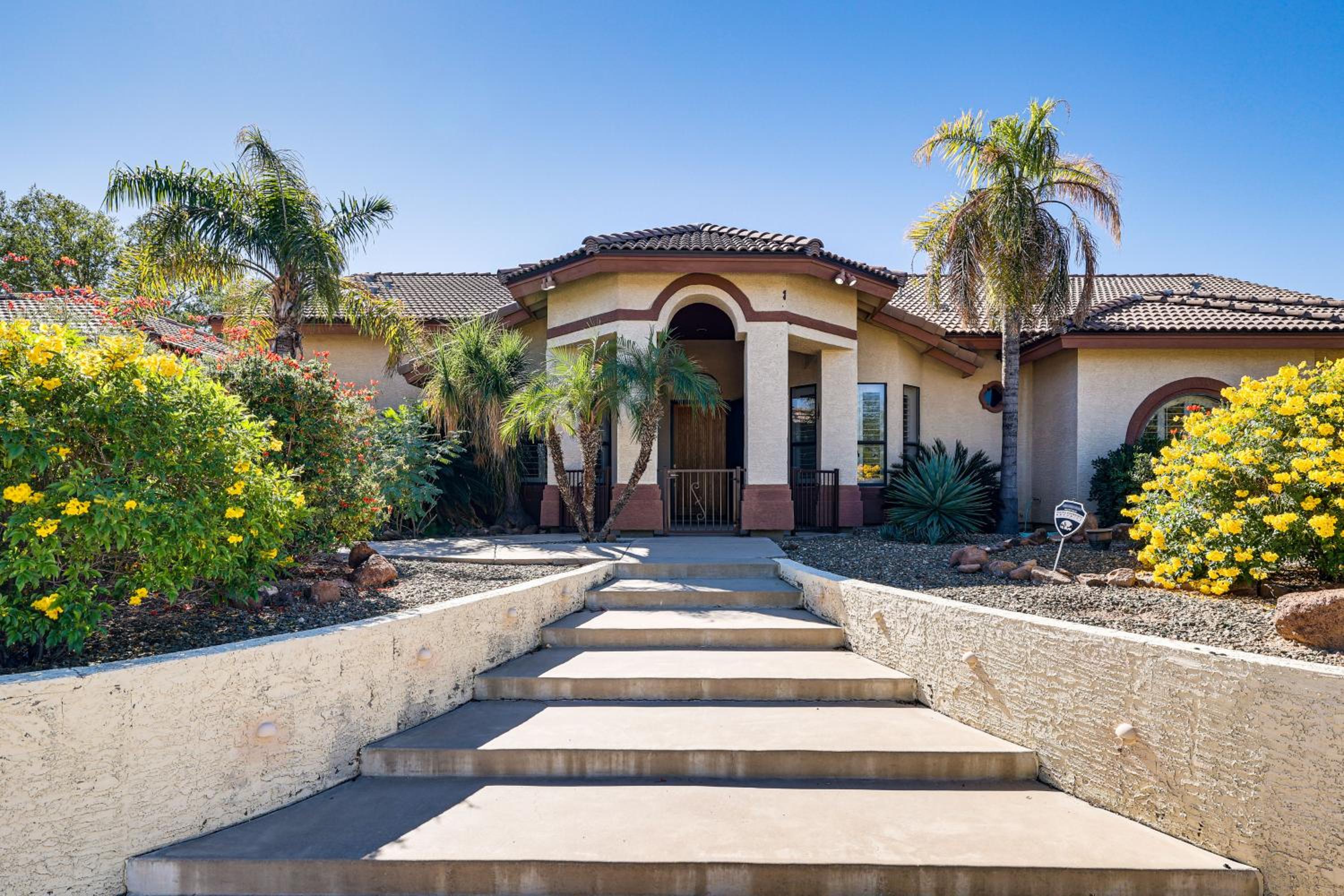 Groups Welcome! Home with Pool and Patio in N Phoenix