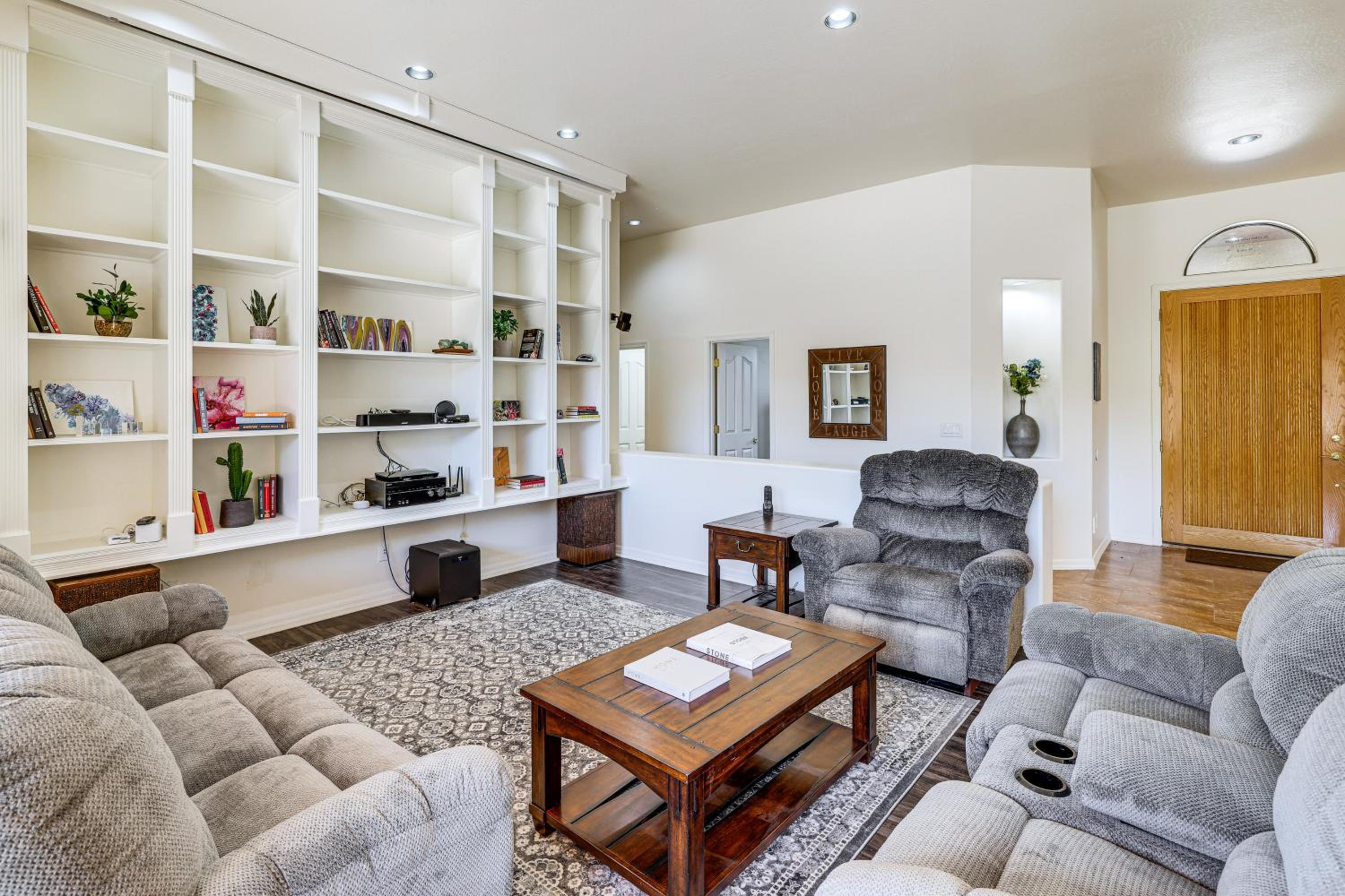 Groups Welcome! Home with Pool and Patio in N Phoenix
