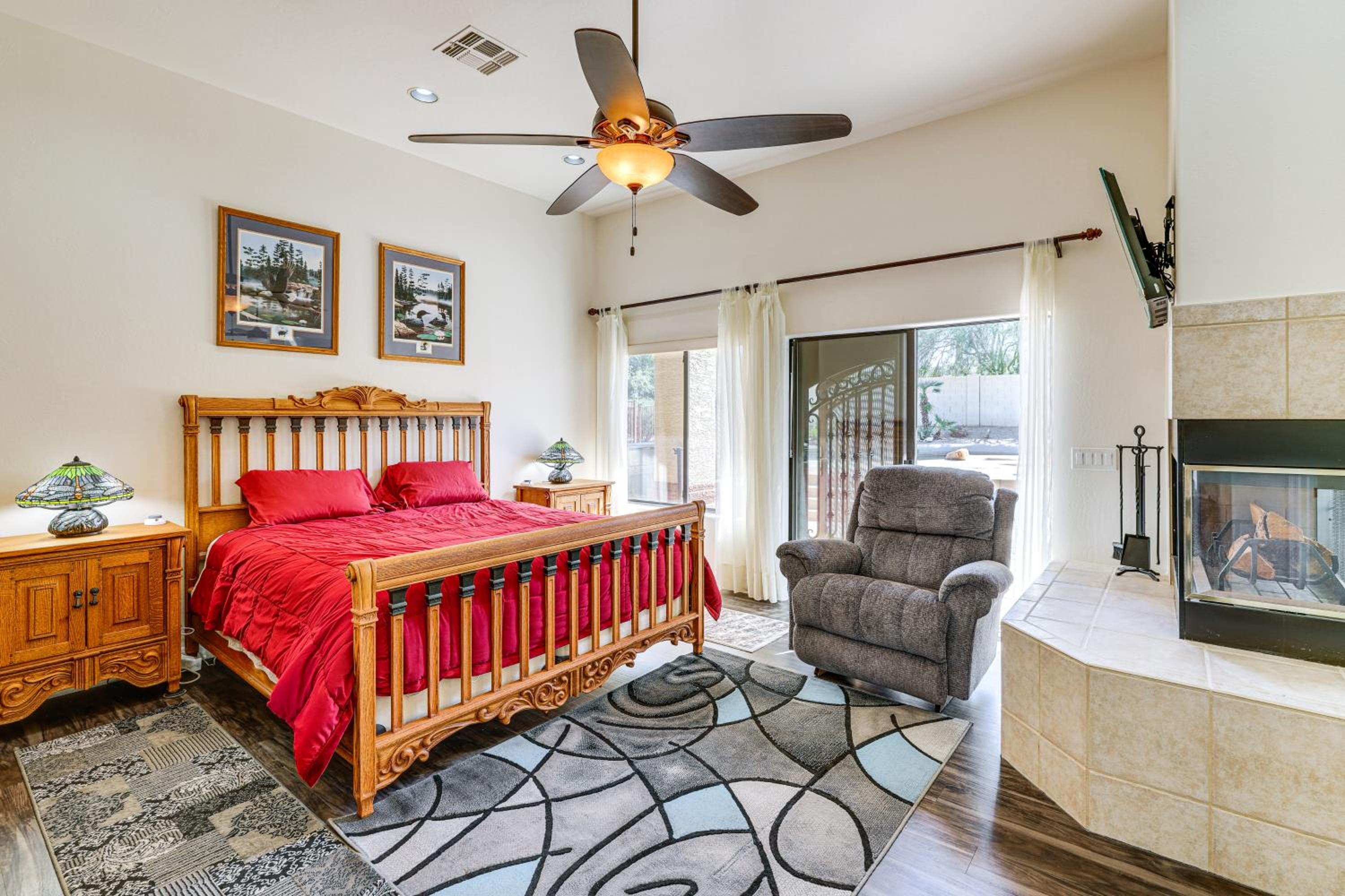 Groups Welcome! Home with Pool and Patio in N Phoenix
