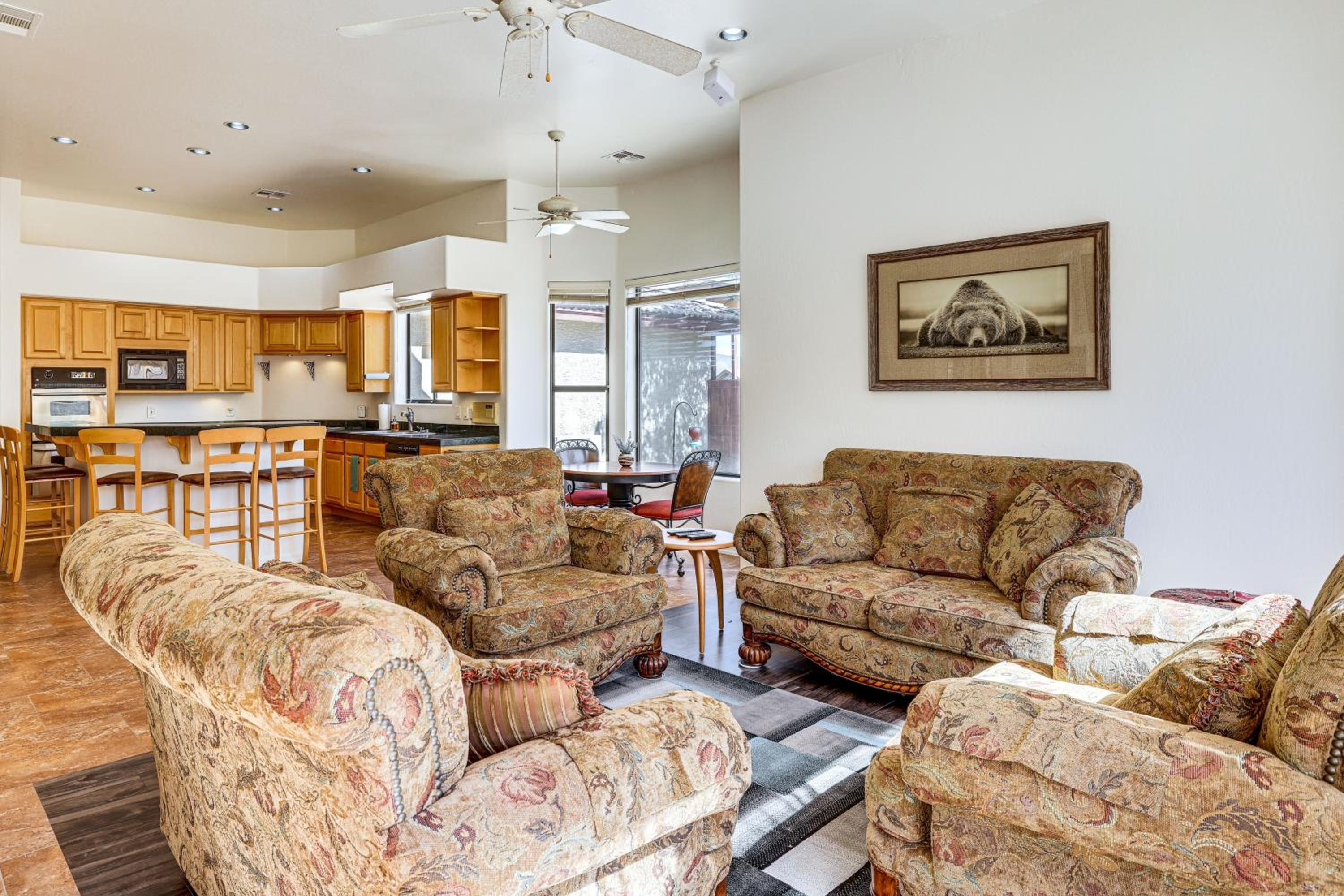 Groups Welcome! Home with Pool and Patio in N Phoenix