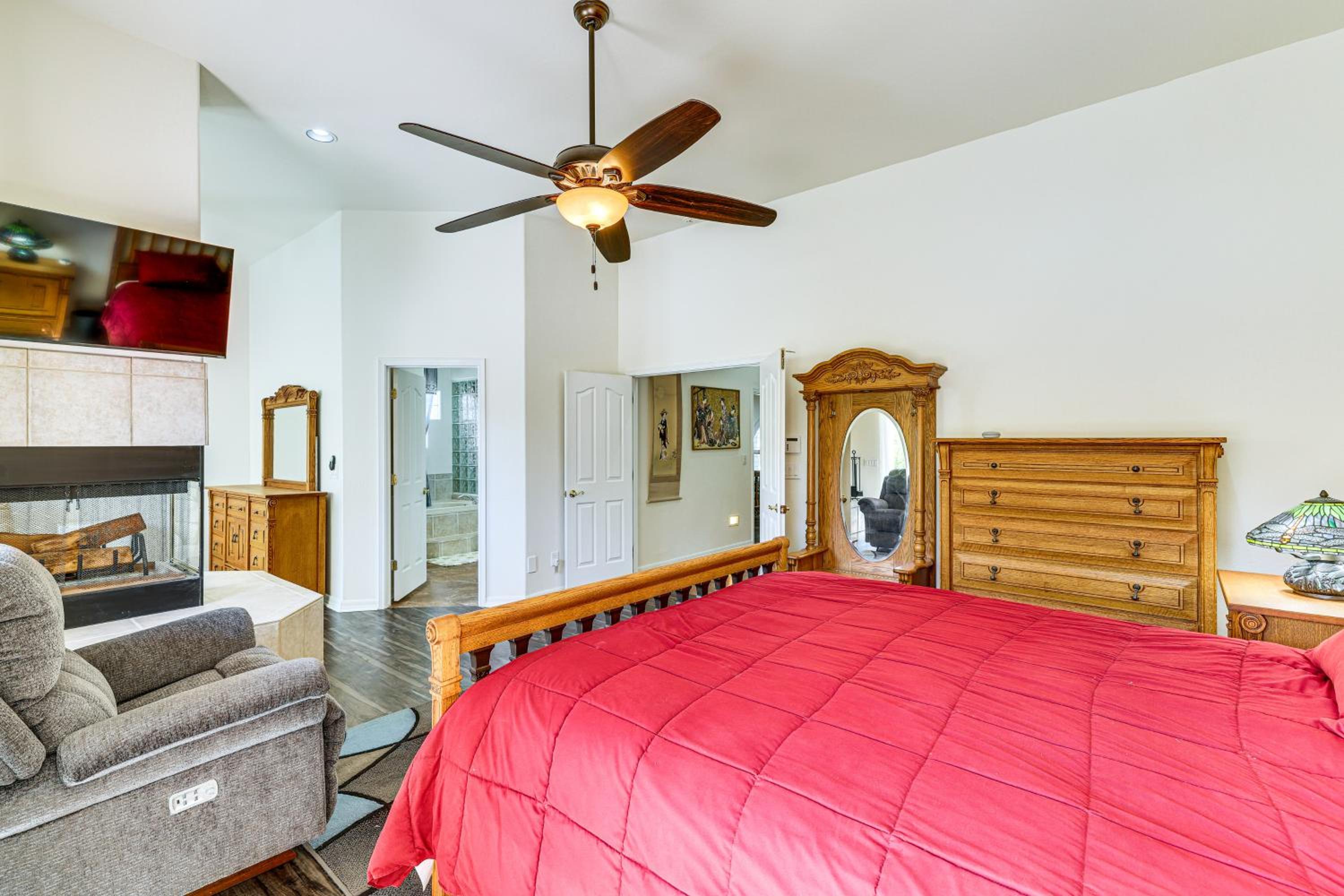 Groups Welcome! Home with Pool and Patio in N Phoenix