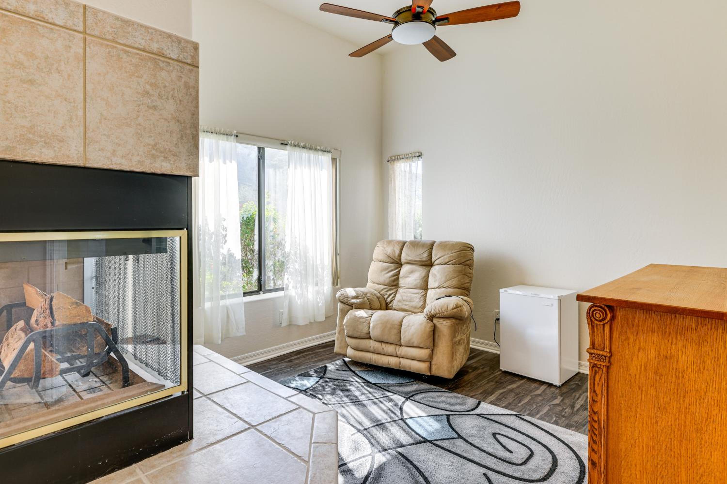 Groups Welcome! Home with Pool and Patio in N Phoenix