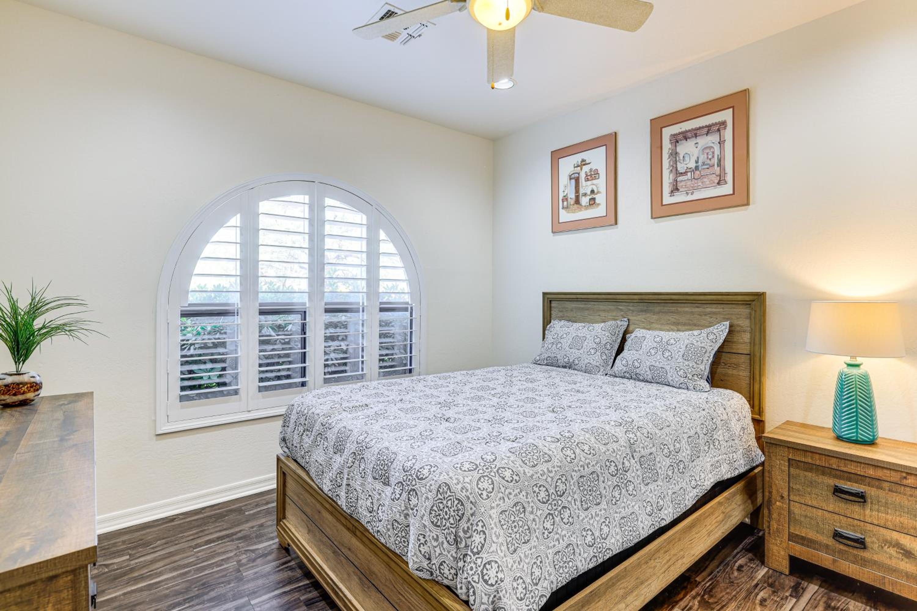 Groups Welcome! Home with Pool and Patio in N Phoenix