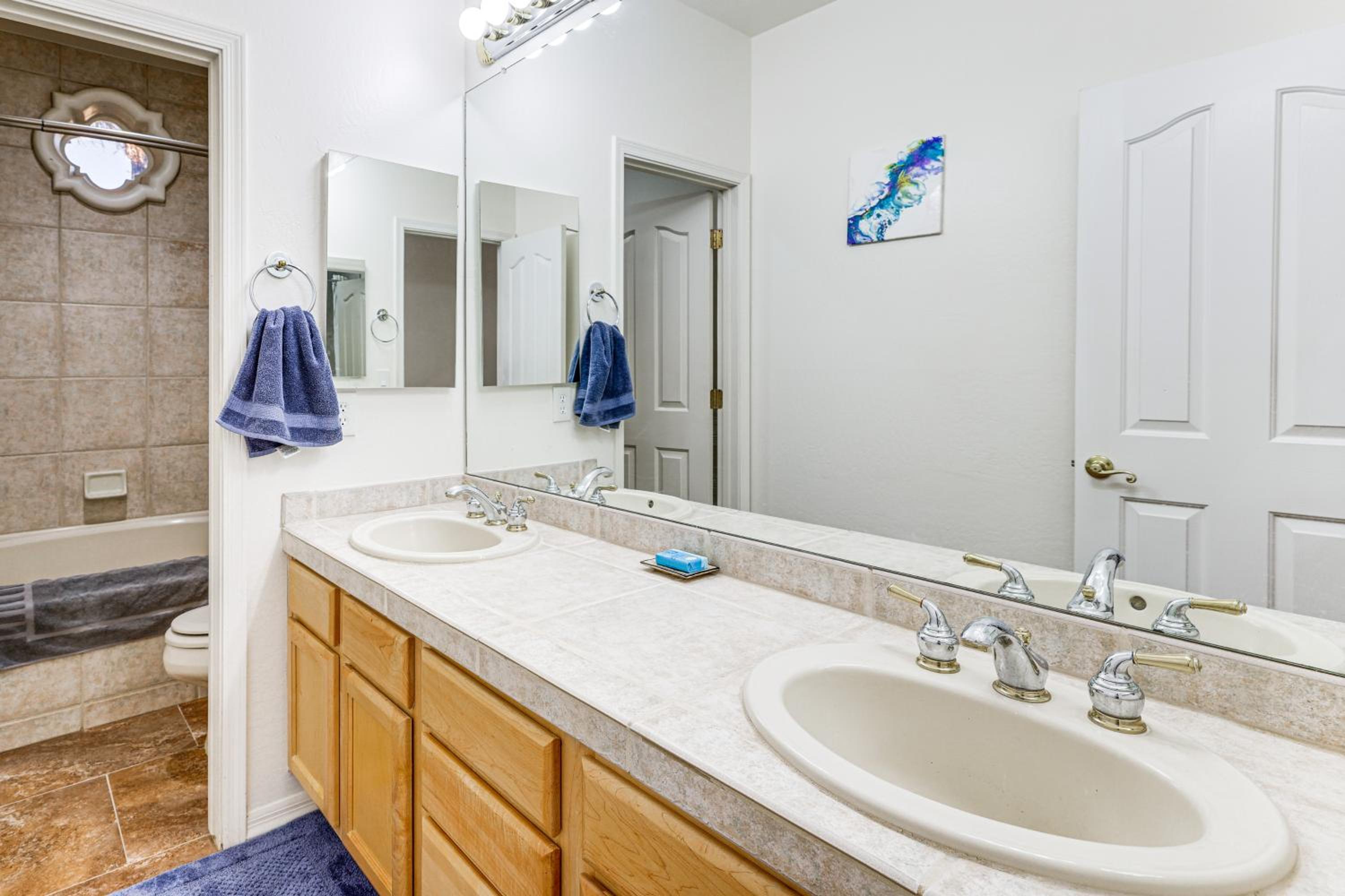 Groups Welcome! Home with Pool and Patio in N Phoenix