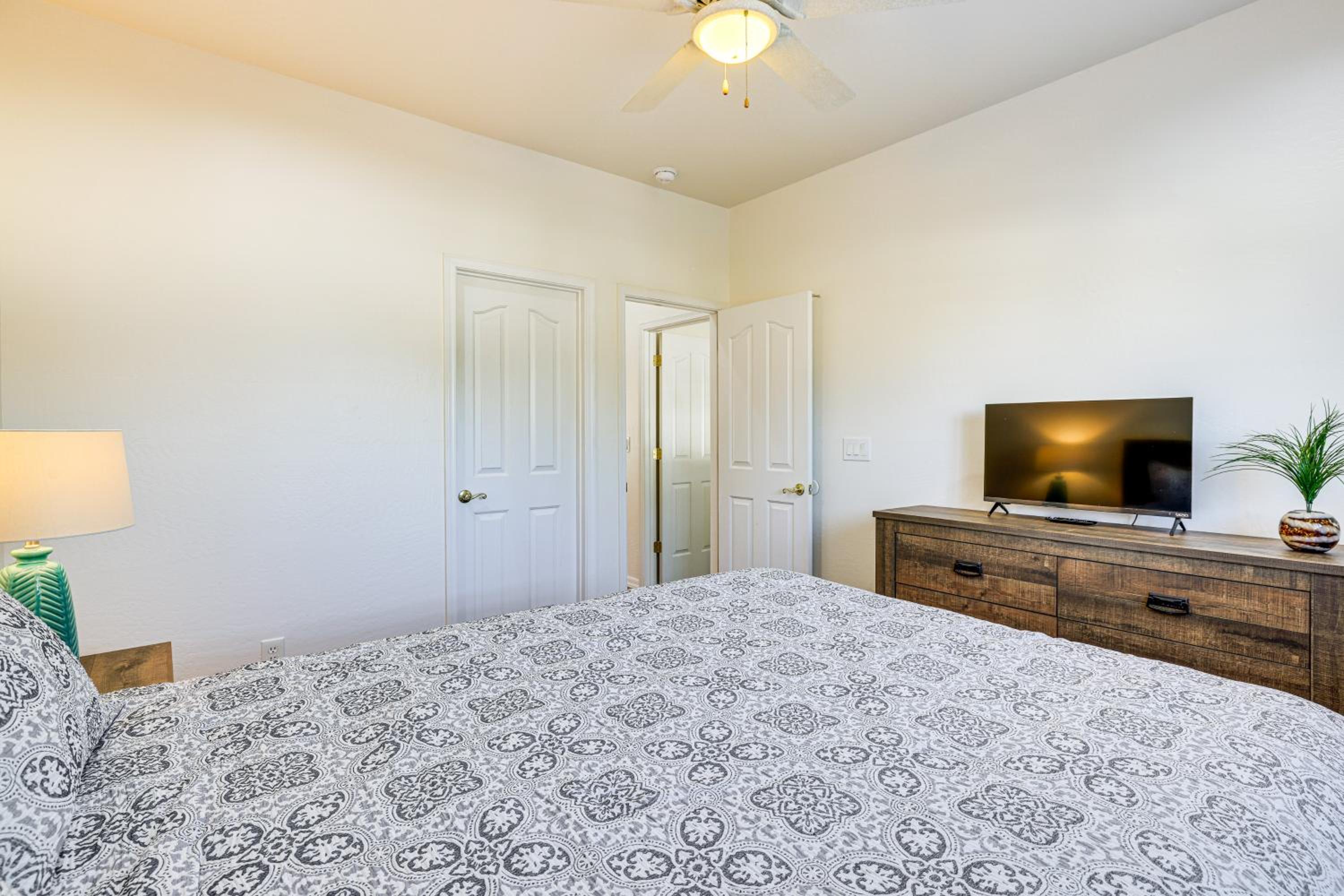 Groups Welcome! Home with Pool and Patio in N Phoenix
