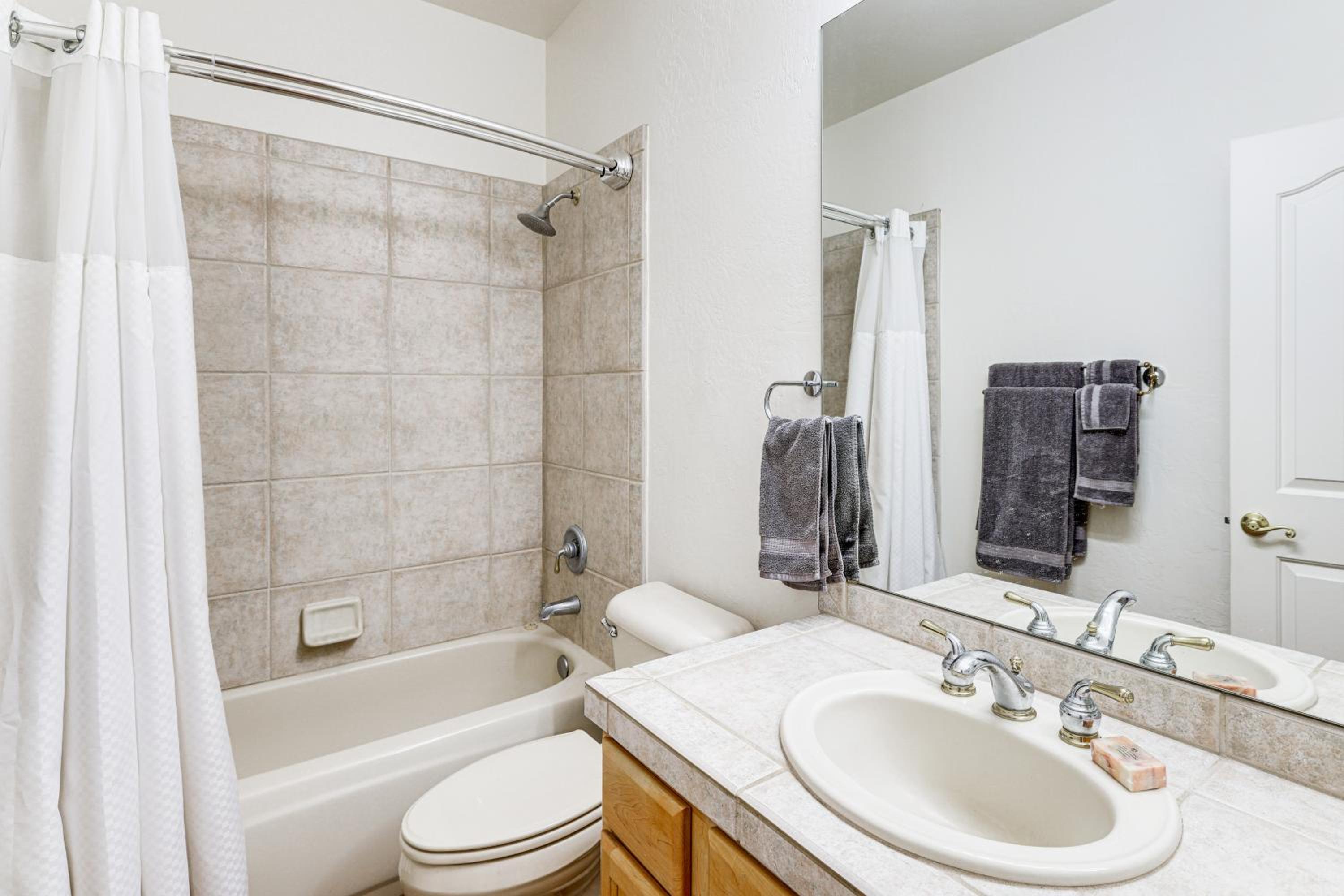 Groups Welcome! Home with Pool and Patio in N Phoenix