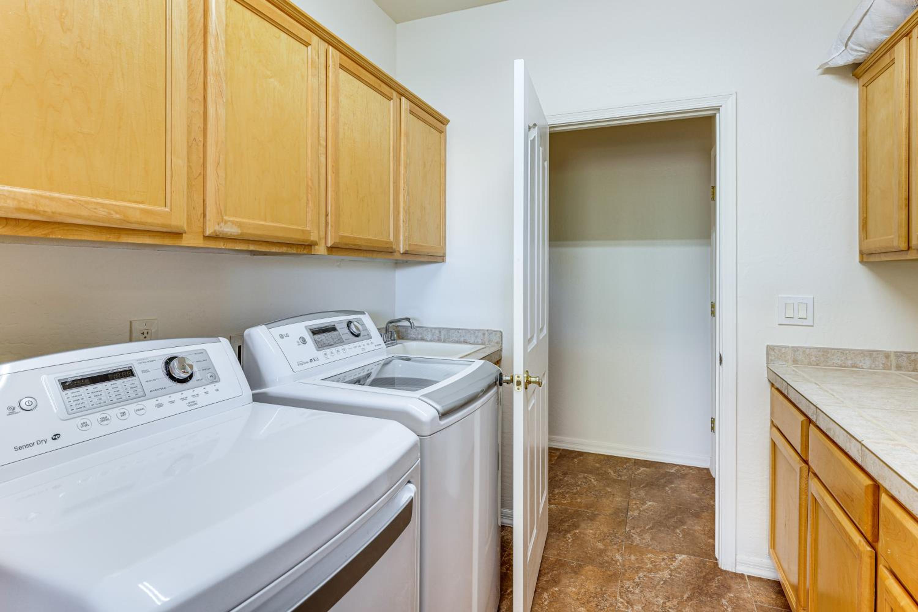 Groups Welcome! Home with Pool and Patio in N Phoenix