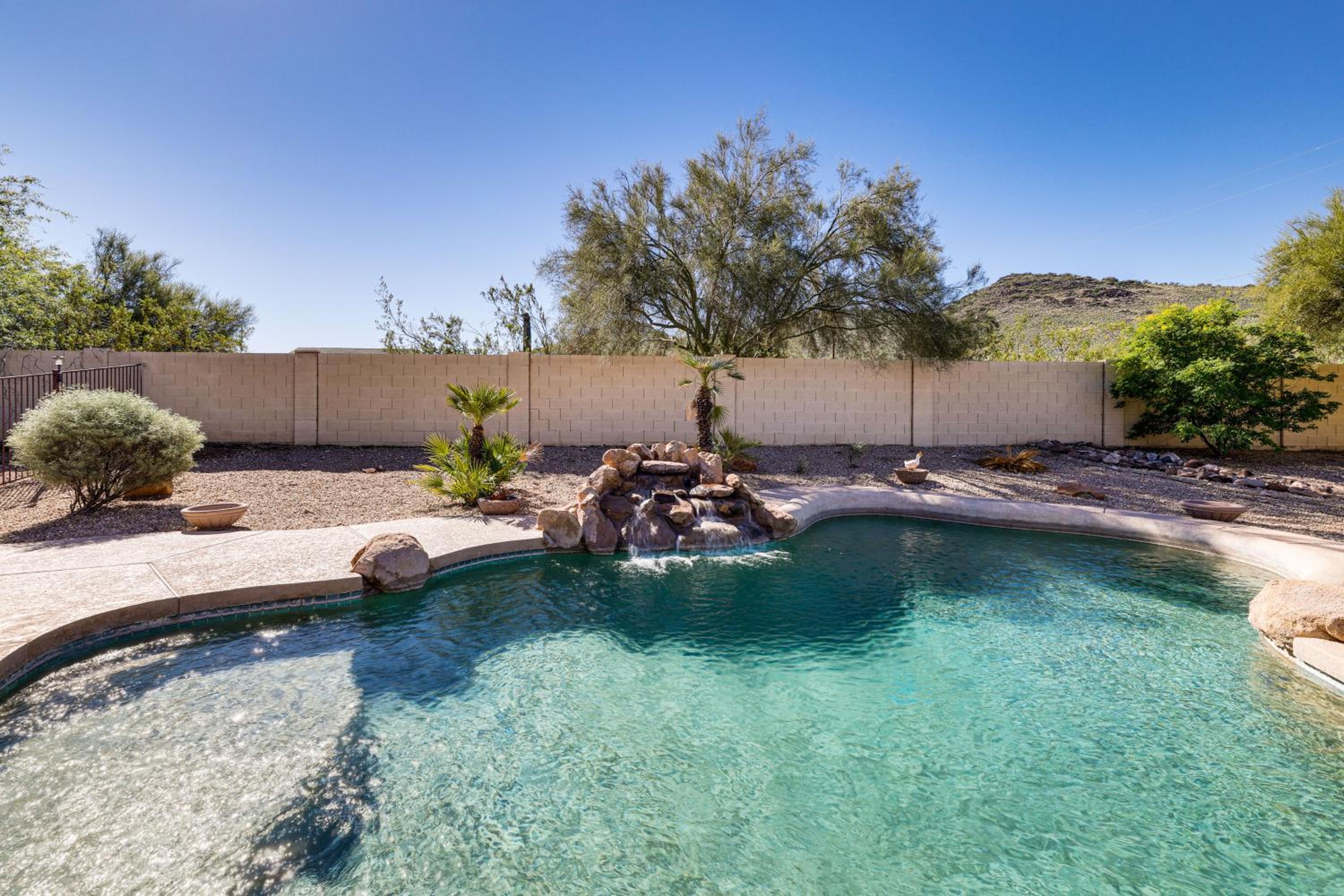 Groups Welcome! Home with Pool and Patio in N Phoenix