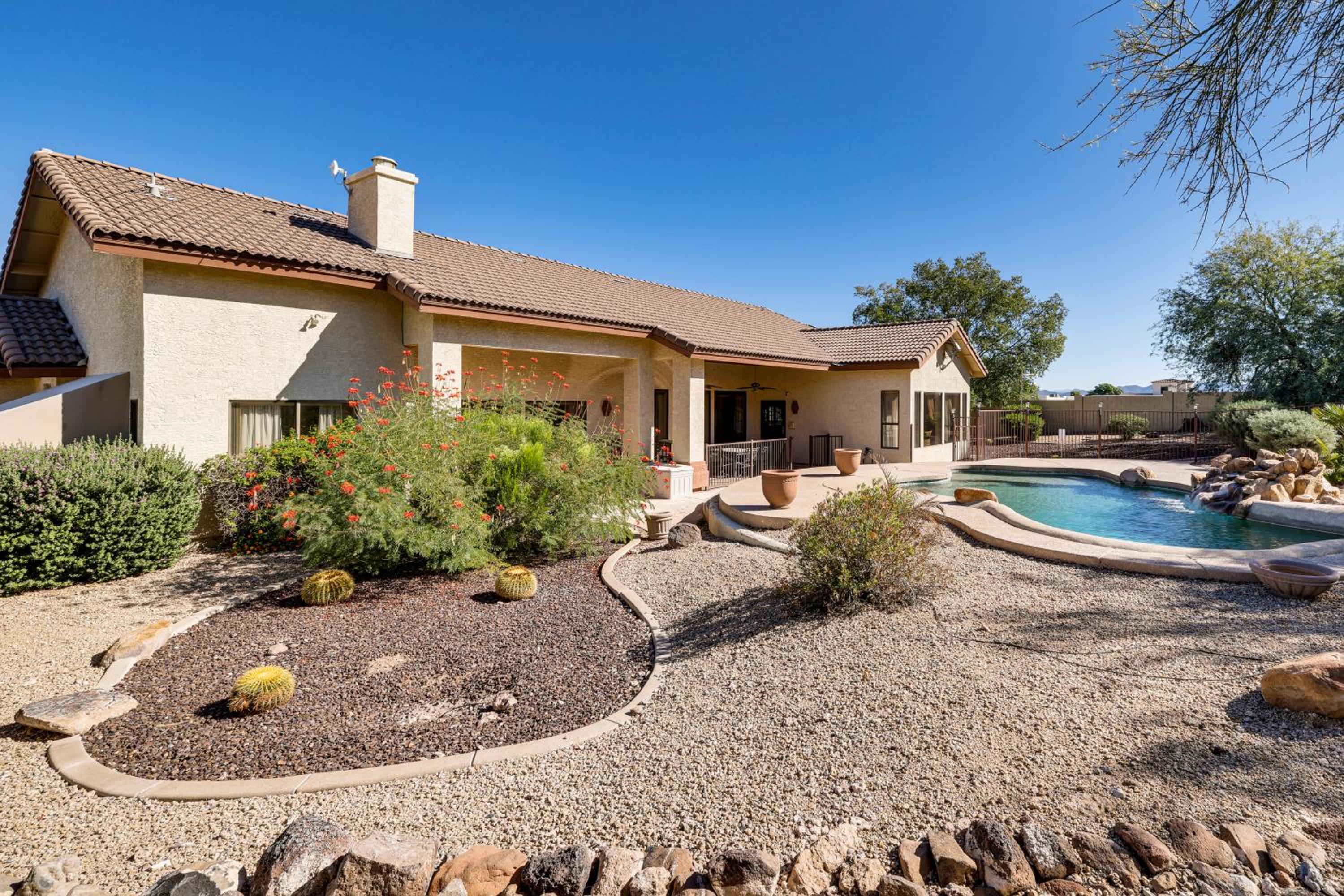 Groups Welcome! Home with Pool and Patio in N Phoenix