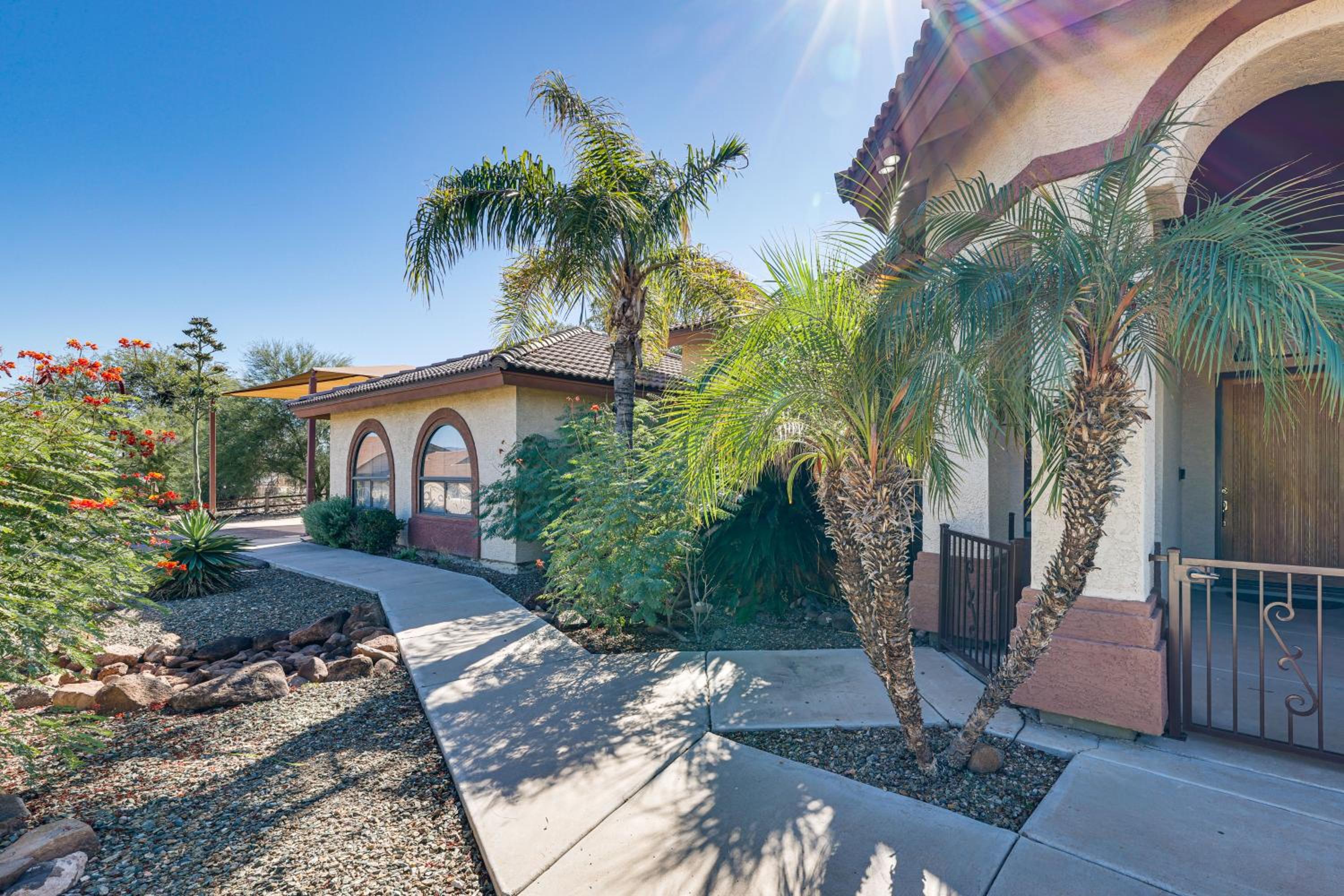 Groups Welcome! Home with Pool and Patio in N Phoenix
