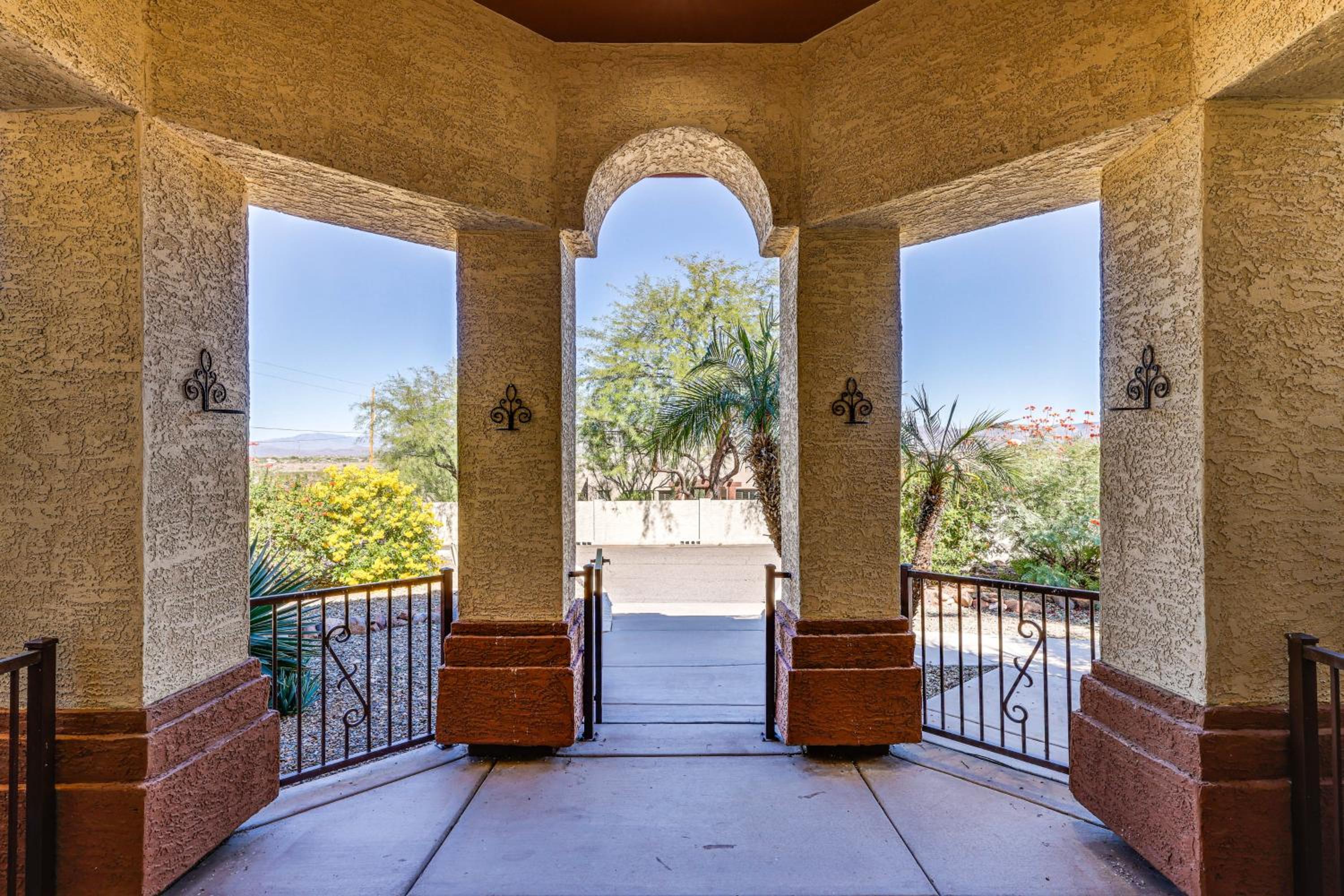 Groups Welcome! Home with Pool and Patio in N Phoenix