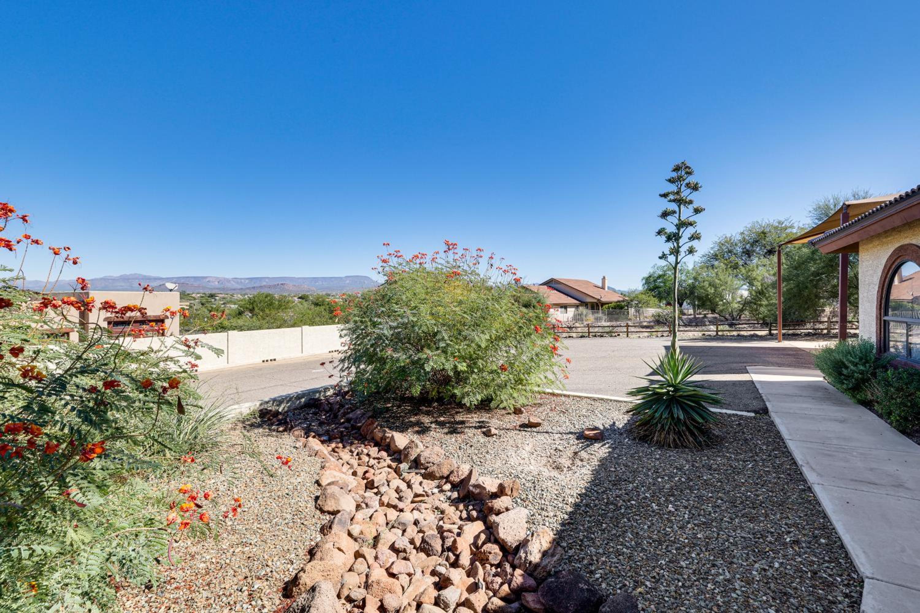 Groups Welcome! Home with Pool and Patio in N Phoenix