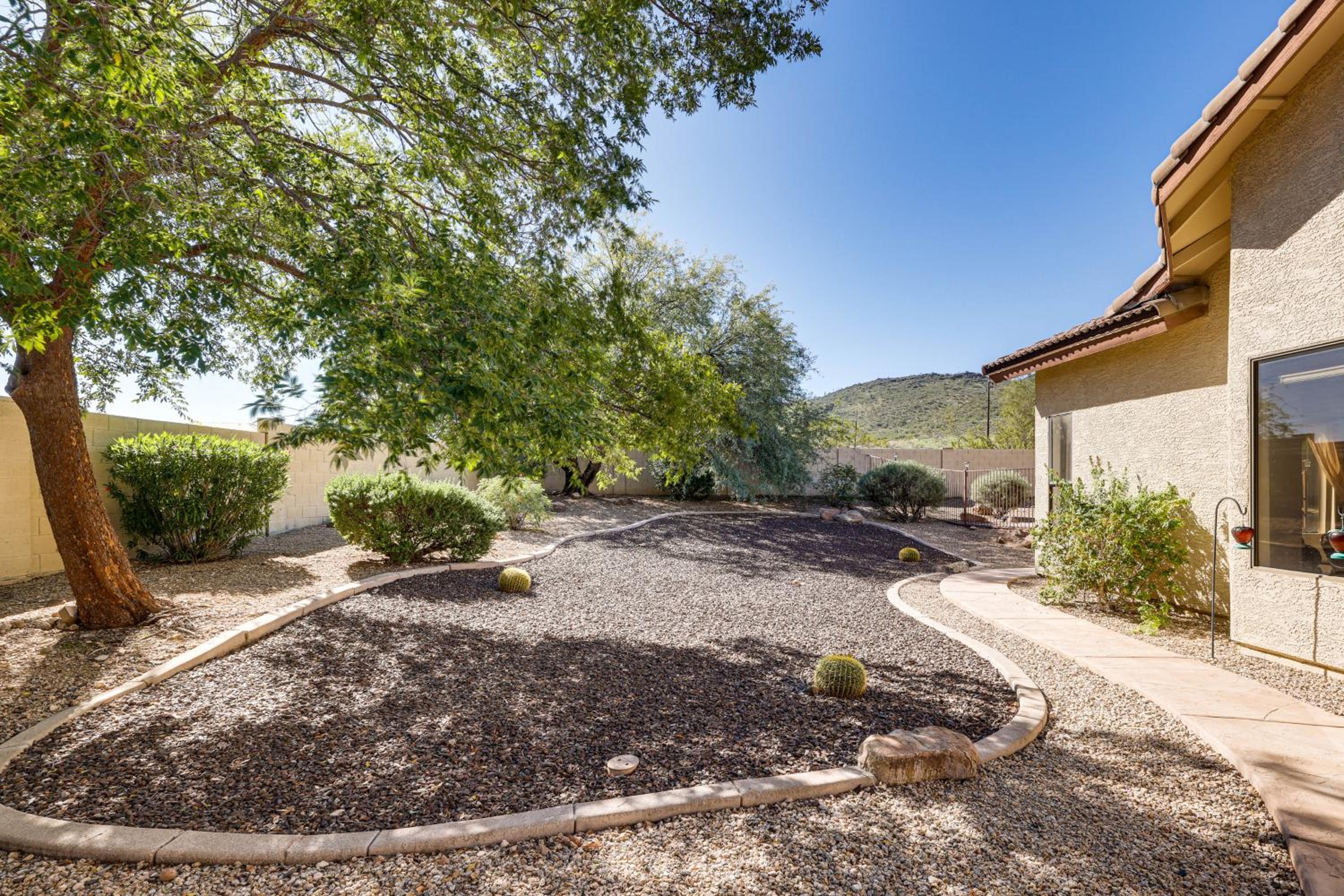 Groups Welcome! Home with Pool and Patio in N Phoenix