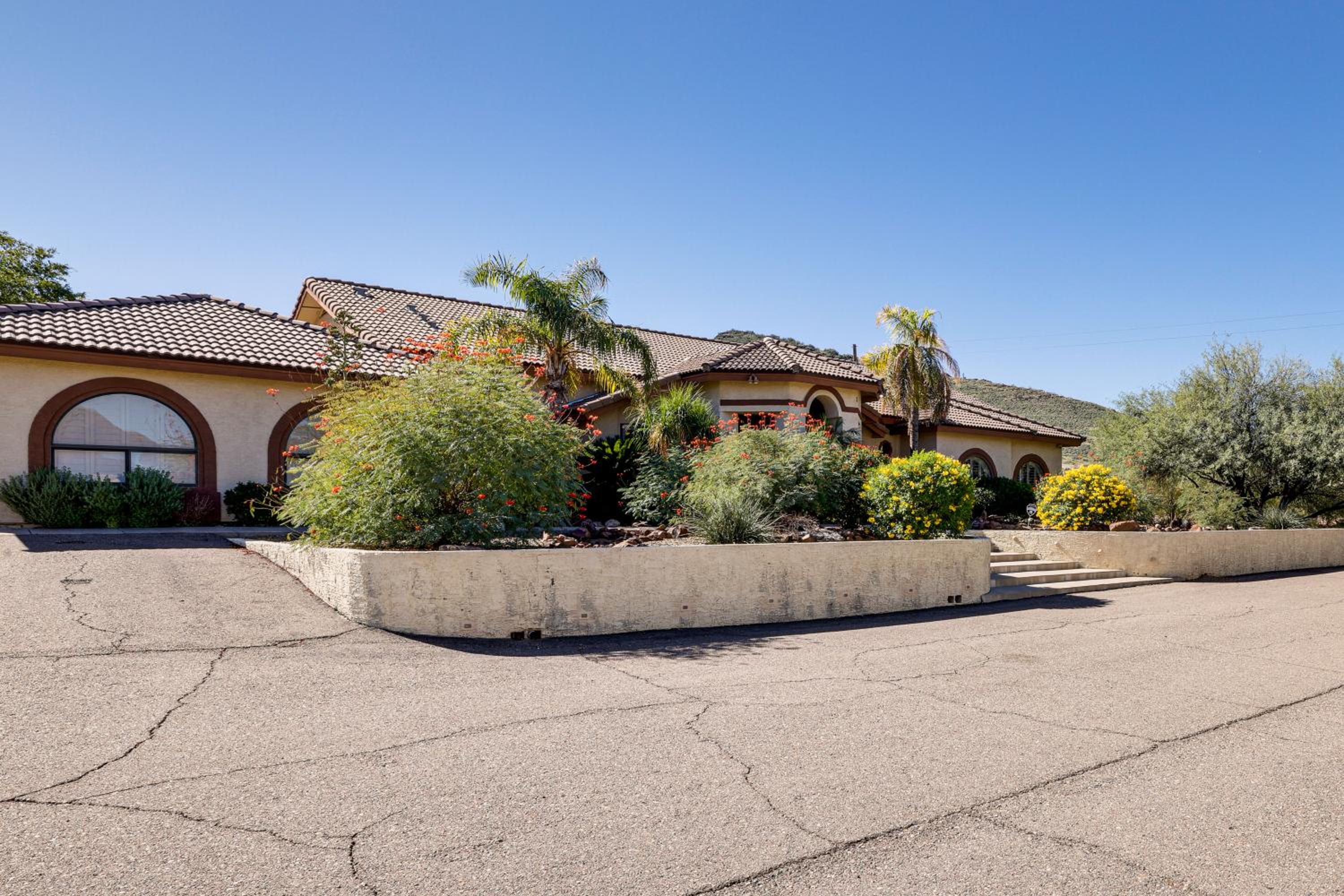 Groups Welcome! Home with Pool and Patio in N Phoenix